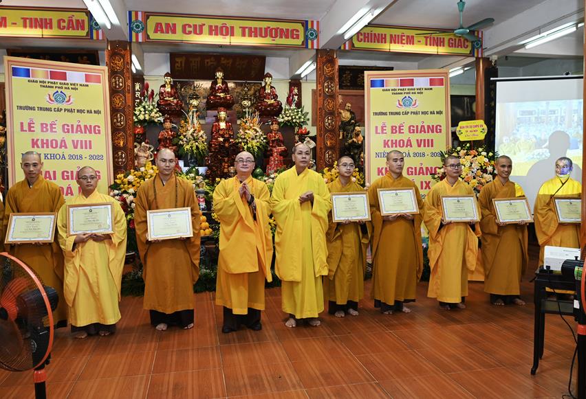 Hà Nội: Trường Trung cấp Phật học tổ chức lễ bế giảng khóa VIII năm học 2018-2022 và khai giảng khóa IX ( 2022-2026)