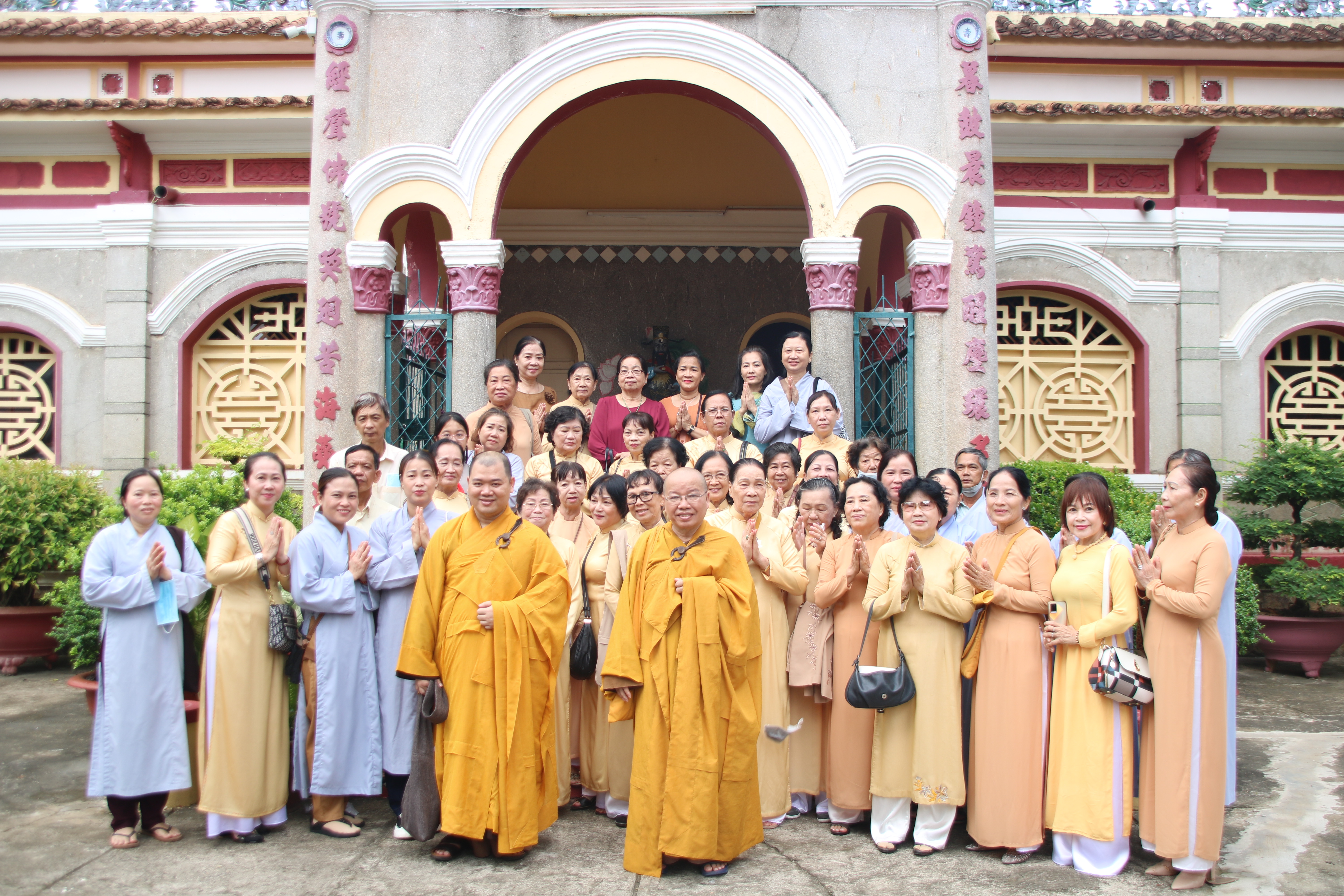 Kiên Giang: Chùa Phật Quang thăm và cúng dường các trường hạ trong tỉnh