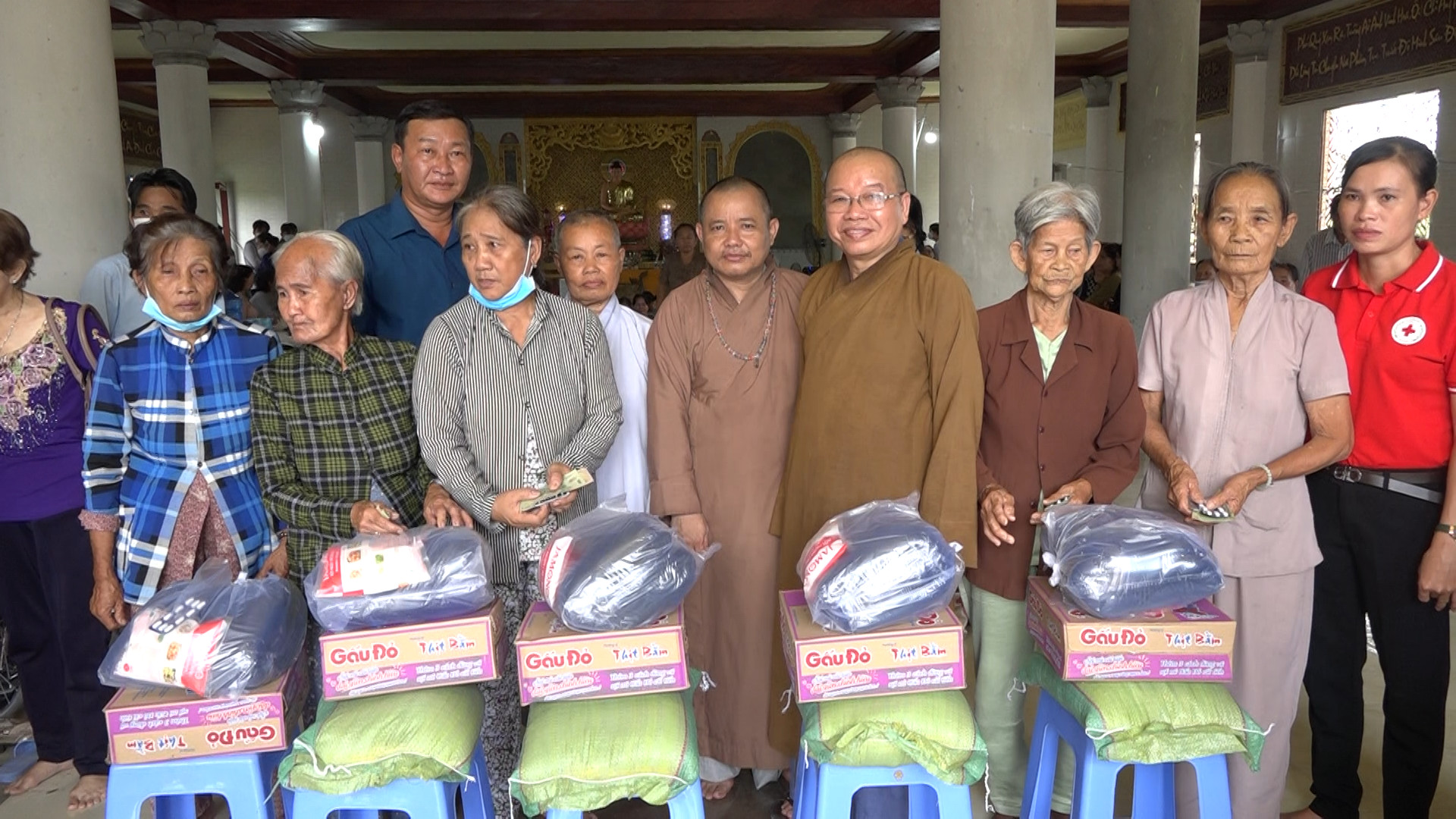 Kiên Giang: Chùa Thiên Phước (Đồng Tháp) trao quà từ thiện tại huyện U Minh Thượng