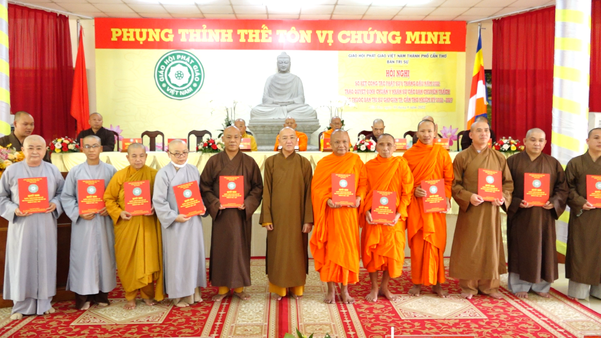 Cần Thơ: Hội nghị Sơ kết công tác Phật sự 6 tháng đầu năm 2022 và trao quyết định chuẩn y nhân sự các Ban chuyên trách 