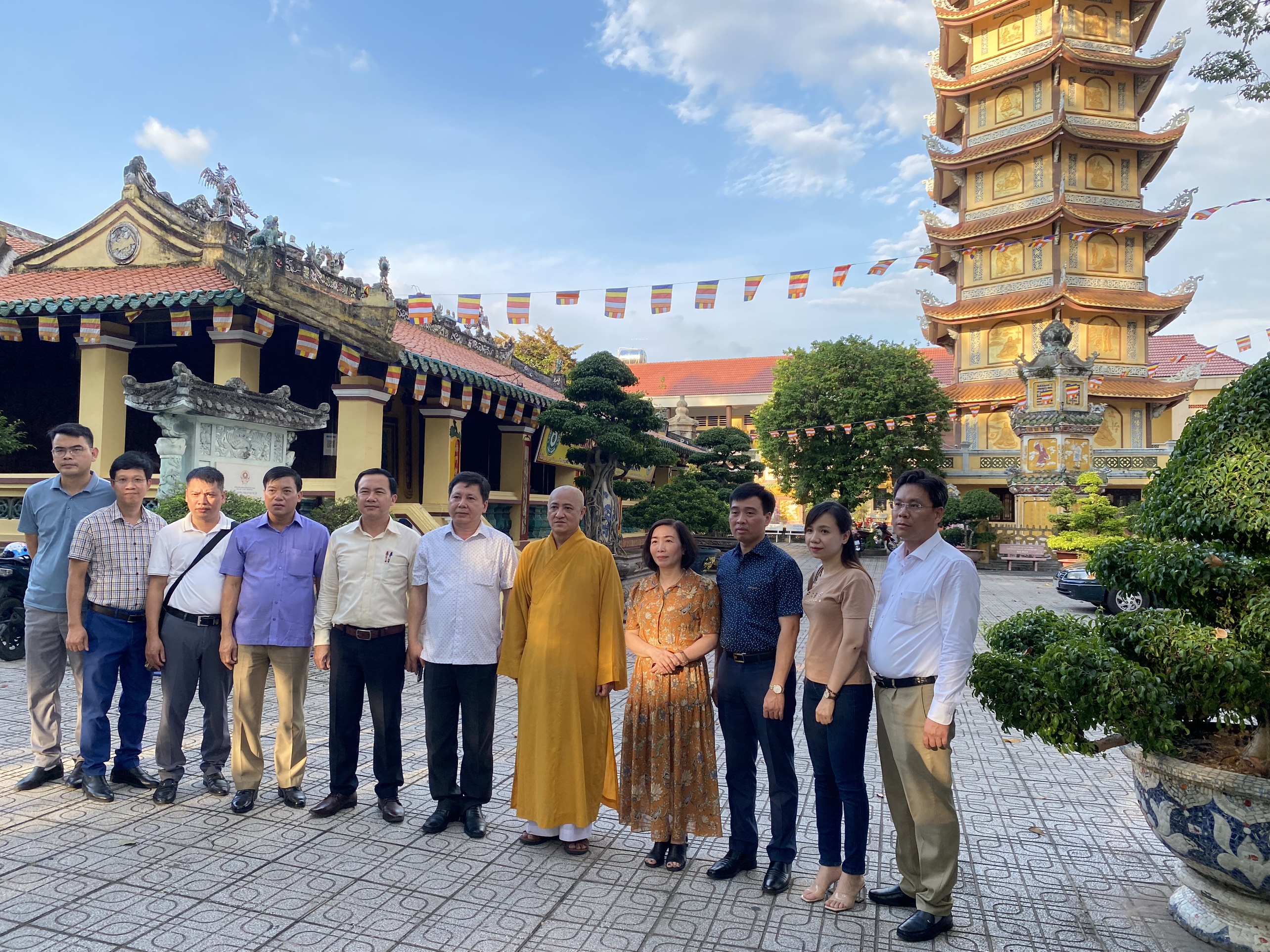 Bình Dương: Phái đoàn Ban Tuyên giáo, Ban Dân vận Thành ủy TP. Hải Phòng thăm Tổ đình Hội Khánh