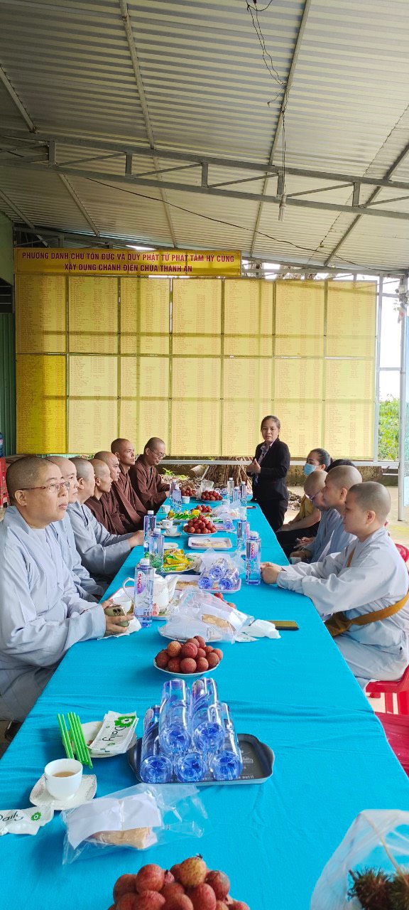 Bình Phước: BTS PG huyện Bù Đăng cùng Phòng Nội vụ huyện thăm hỏi và cúng dường đến các tự viện trong huyện