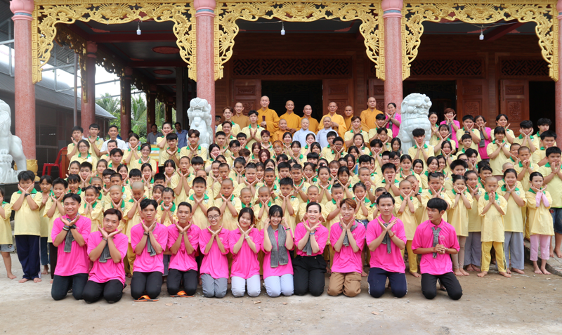 Bến Tre: Khai mạc khóa tu mùa hè “Con vui bên Phật” tại chùa Linh Châu, TP.Bến Tre