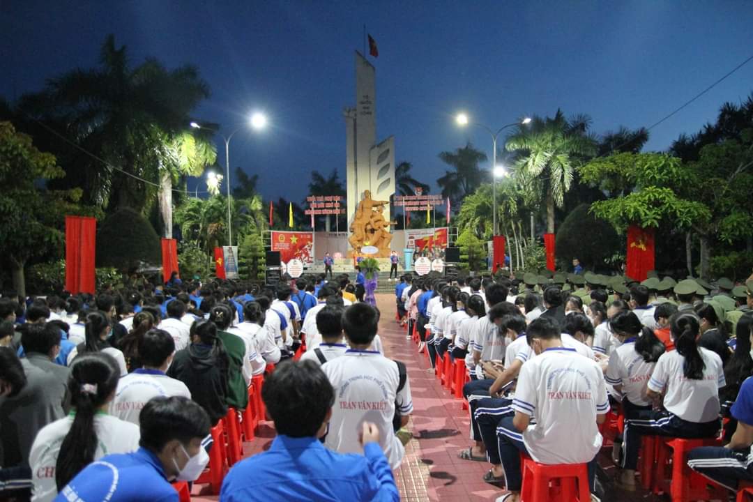 Bến Tre: Chương trình thắp nến tri ân, tưởng niệm Anh hùng, Liệt sĩ nhân ngày 27/07 tại huyện Chợ Lách