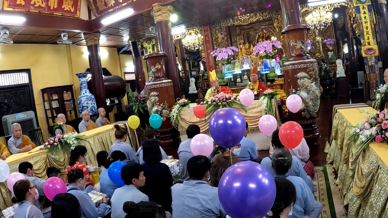 TP.HCM: Lễ Dâng y ca sa tại chùa Sùng Đức (TP.Thủ Đức)