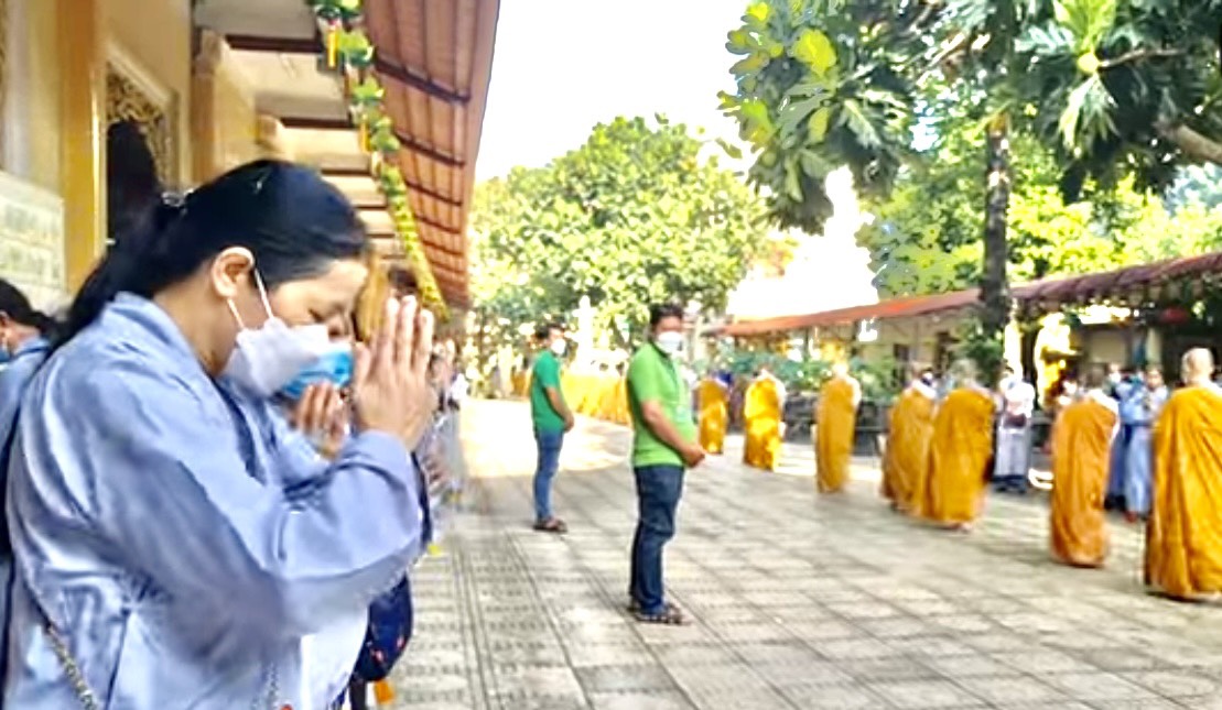 Đồng Nai: Trang nghiêm cử hành lễ sớt bát, cúng dường trai Tăng cho 400 vị hành giả Ni đang An cư trên địa bàn