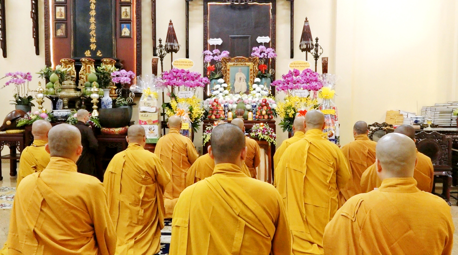 TP. HCM: BTS Phật giáo quận 3 thắp hương tưởng niệm cố Đại lão Hòa thượng Thích Thiện Hào