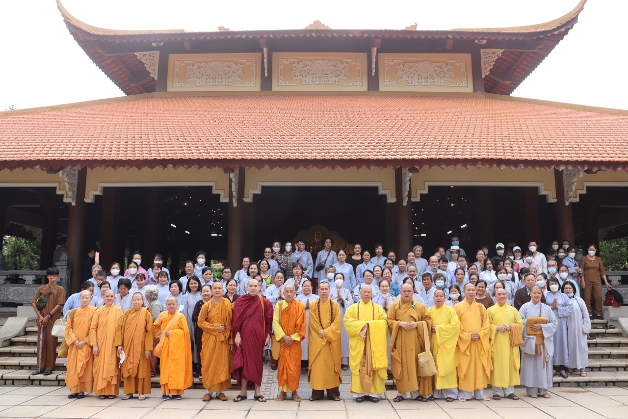 Đồng Nai: Thường trực Ban Trị sự Phật giáo TP.Biên Hòa thăm và cúng dường trường hạ