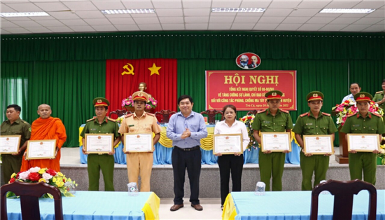 Trà Vinh: BTS Hội ĐKSSYN huyện Trà Cú được Chủ tịch UBND huyện tặng giấy khen