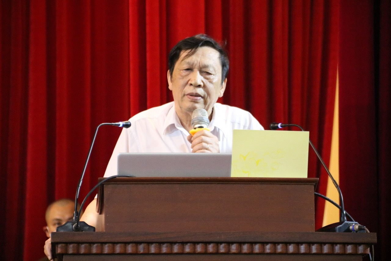 PGS.TS.Nguyễn Hoàng Hải nói chuyện với Tăng Ni sinh Học viện PGVN tại Hà Nội