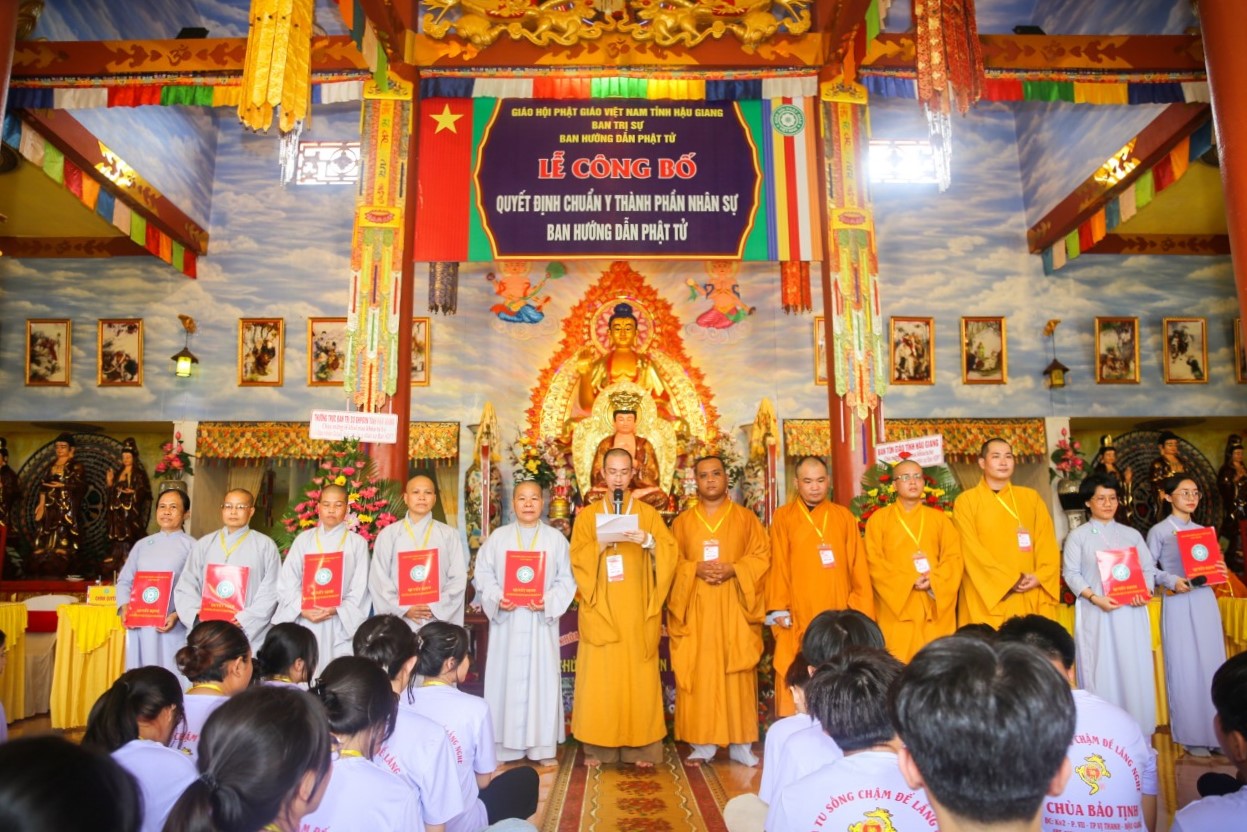 Hậu Giang: Công bố quyết định chuẩn y nhân sự Ban Hướng dẫn Phật tử tỉnh và khai mạc khóa tu “Sống chậm để lắng nghe”