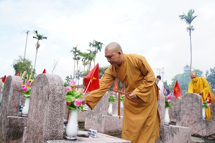 Hà Nội: Ban trị sự Phật giáo huyện Gia Lâm tưởng niệm ngày Thương binh Liệt sĩ 27/7
