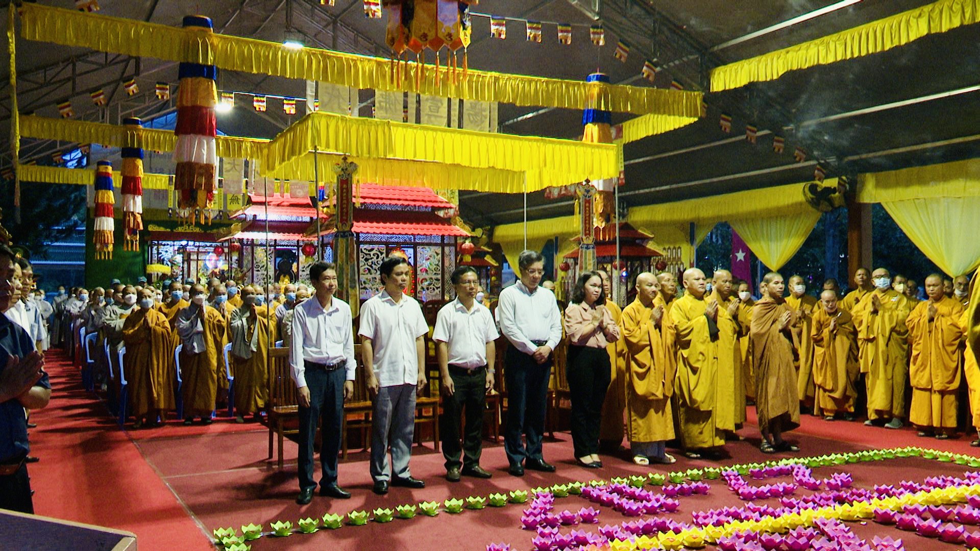 Đồng Nai: Ban Trị sự Phật giáo huyện Long Thành thắp nến tri ân và Khai đàn Chẩn tế tưởng niệm chư anh linh Anh hùng Liệt sĩ