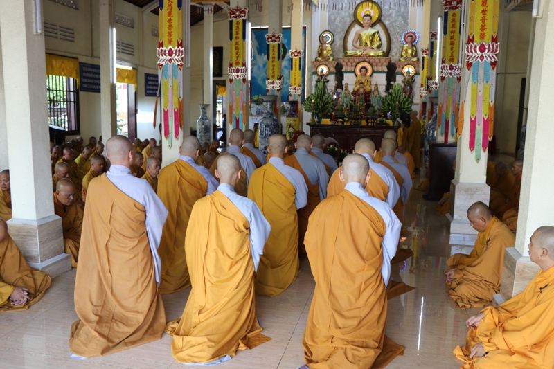 Bến Tre: Chư Hành giả Bố tát kỳ 05 và Trường hạ Ni Khánh tuế chư Tôn giáo phẩm Thường trực BTS GHPGVN tỉnh
