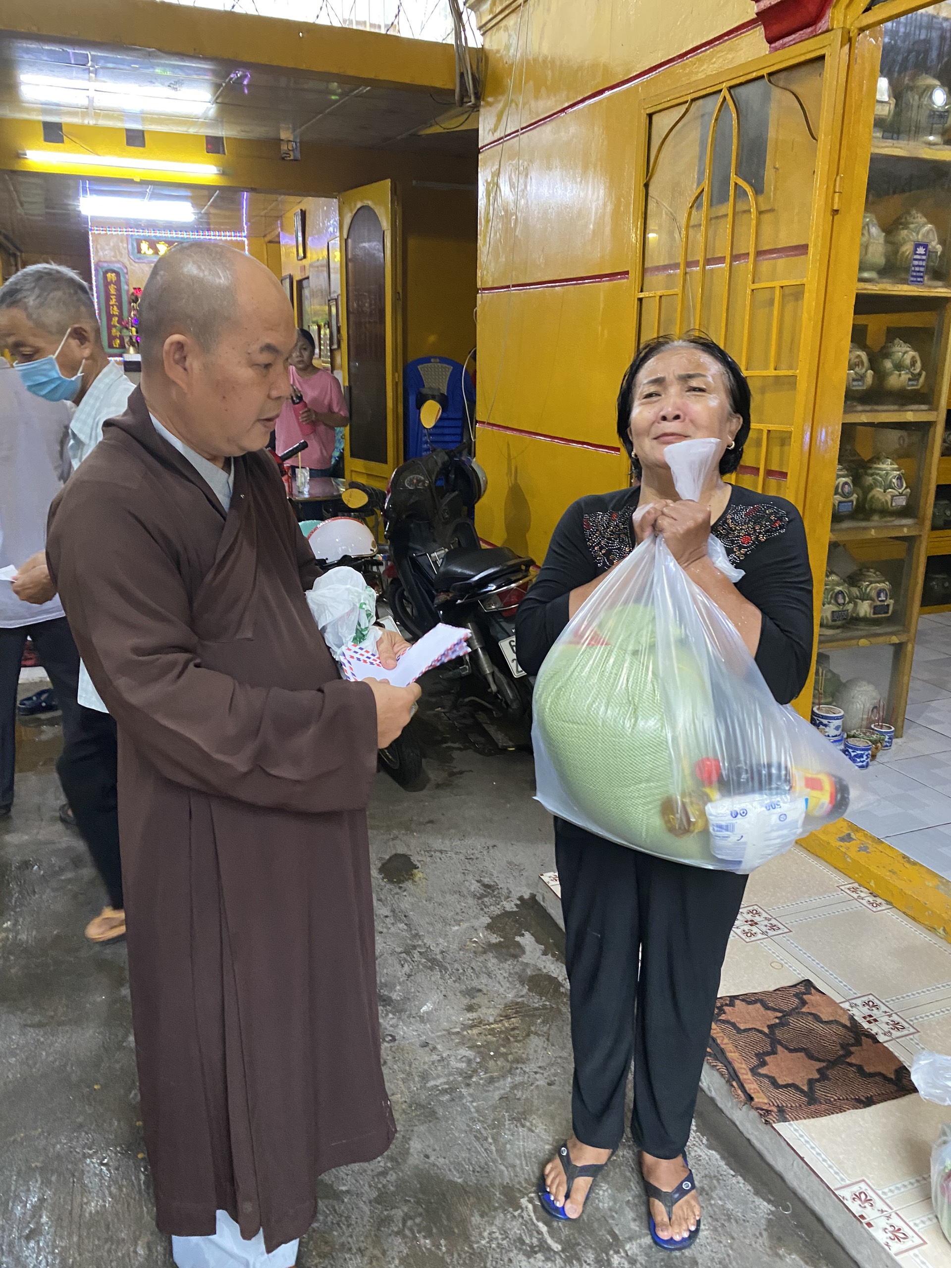 TP.HCM: Chùa Giác Tông trao quà từ thiện nhân mùa Vu Lan hiếu hạnh