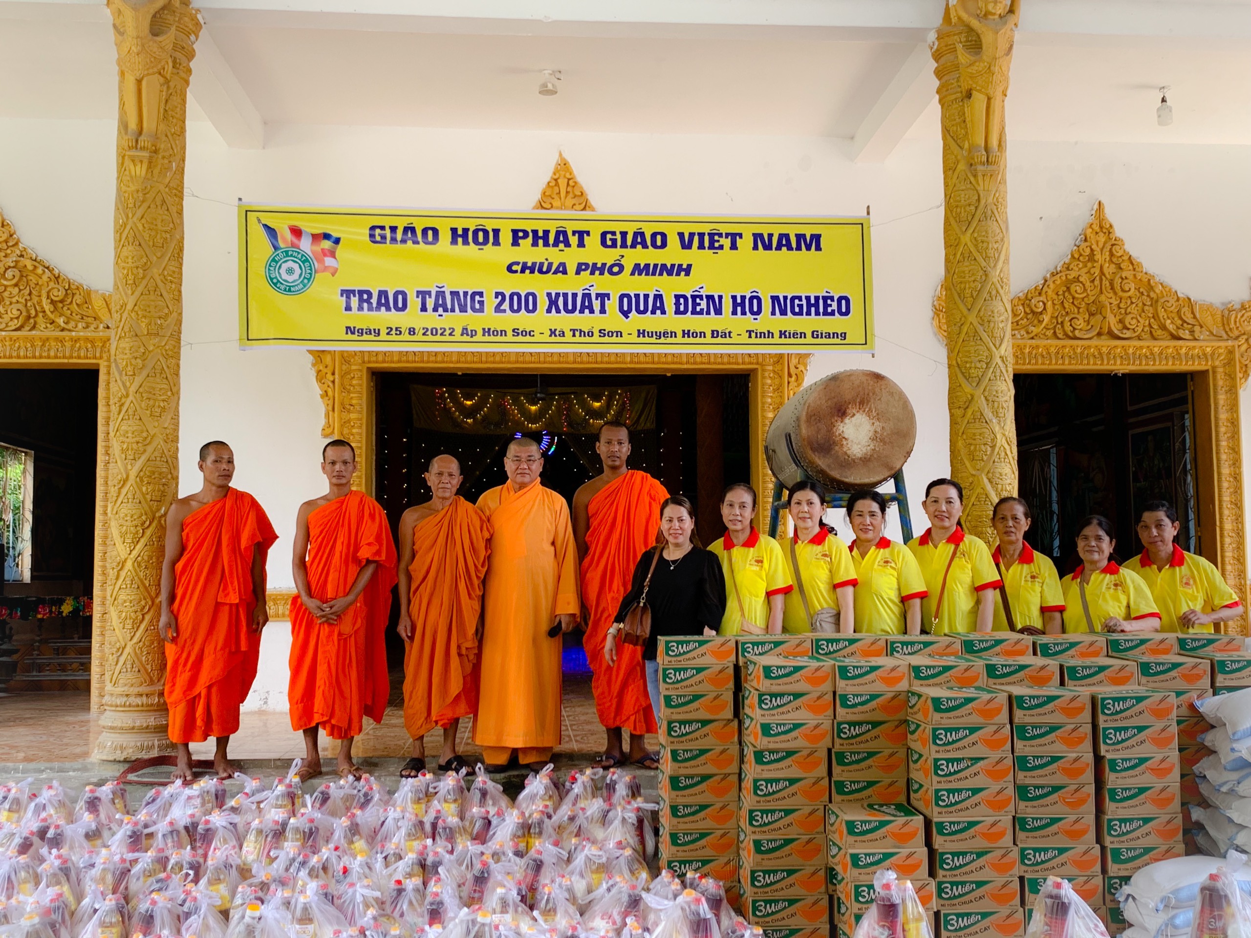 Kiên Giang: Hội từ thiện chùa Phổ Minh san sẻ yêu thương đến bà con huyện Hòn Đất