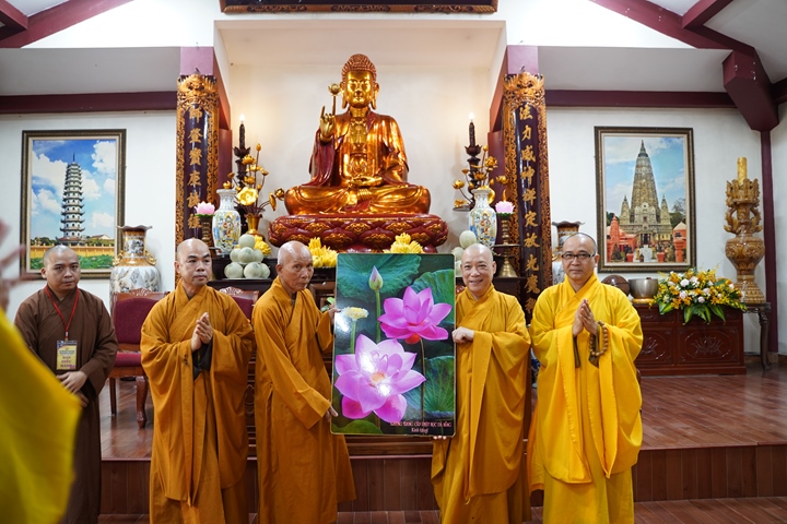 Hà Nội: HT.Thích Bảo Nghiêm gặp mặt Tăng Ni sinh trường Trung cấp Phật học thành phố Đà Nẵng