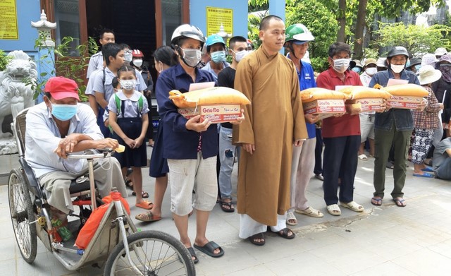 BR-VT: Chùa Liên Trì trao 300 phần quà nhân mùa Vu lan Báo hiếu