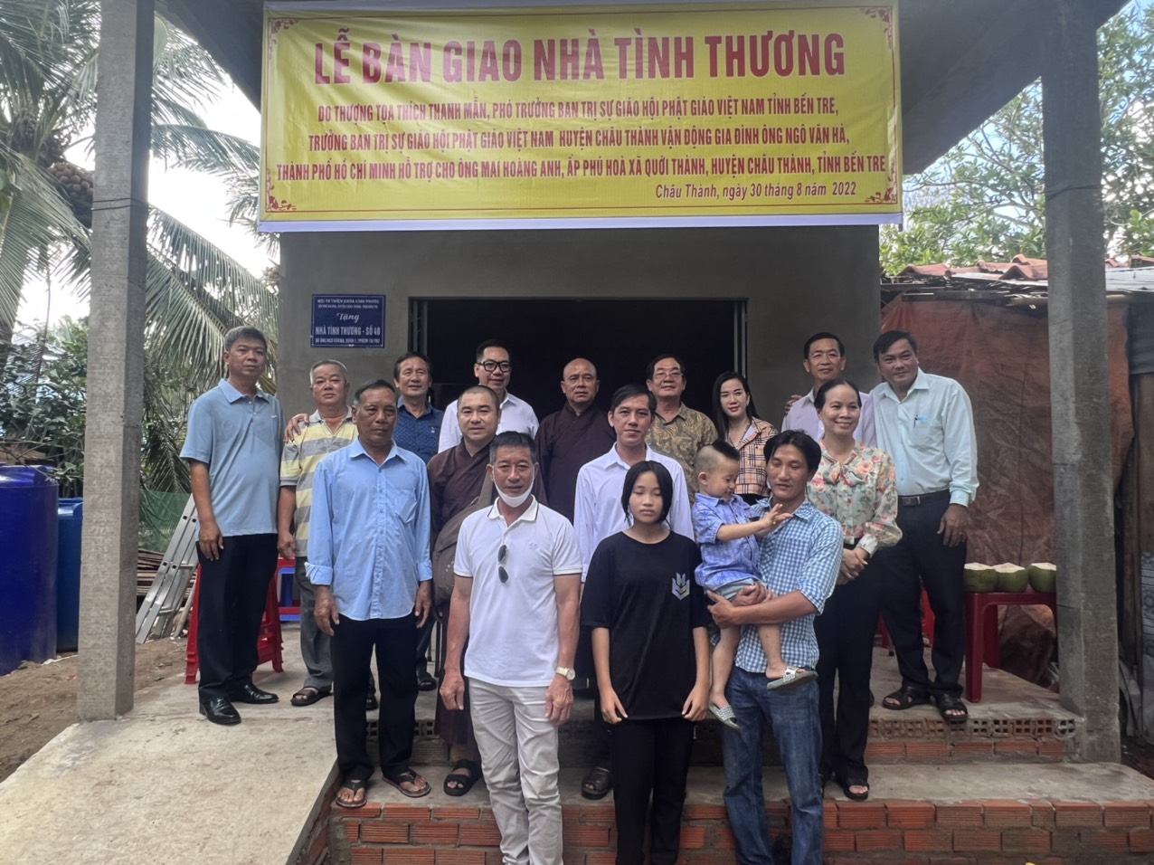 Bến Tre: Thượng tọa Thích Thanh Mẫn và ông Ngô Văn Hà đã ủng hộ 50 triệu đồng cất một căn nhà tình thương