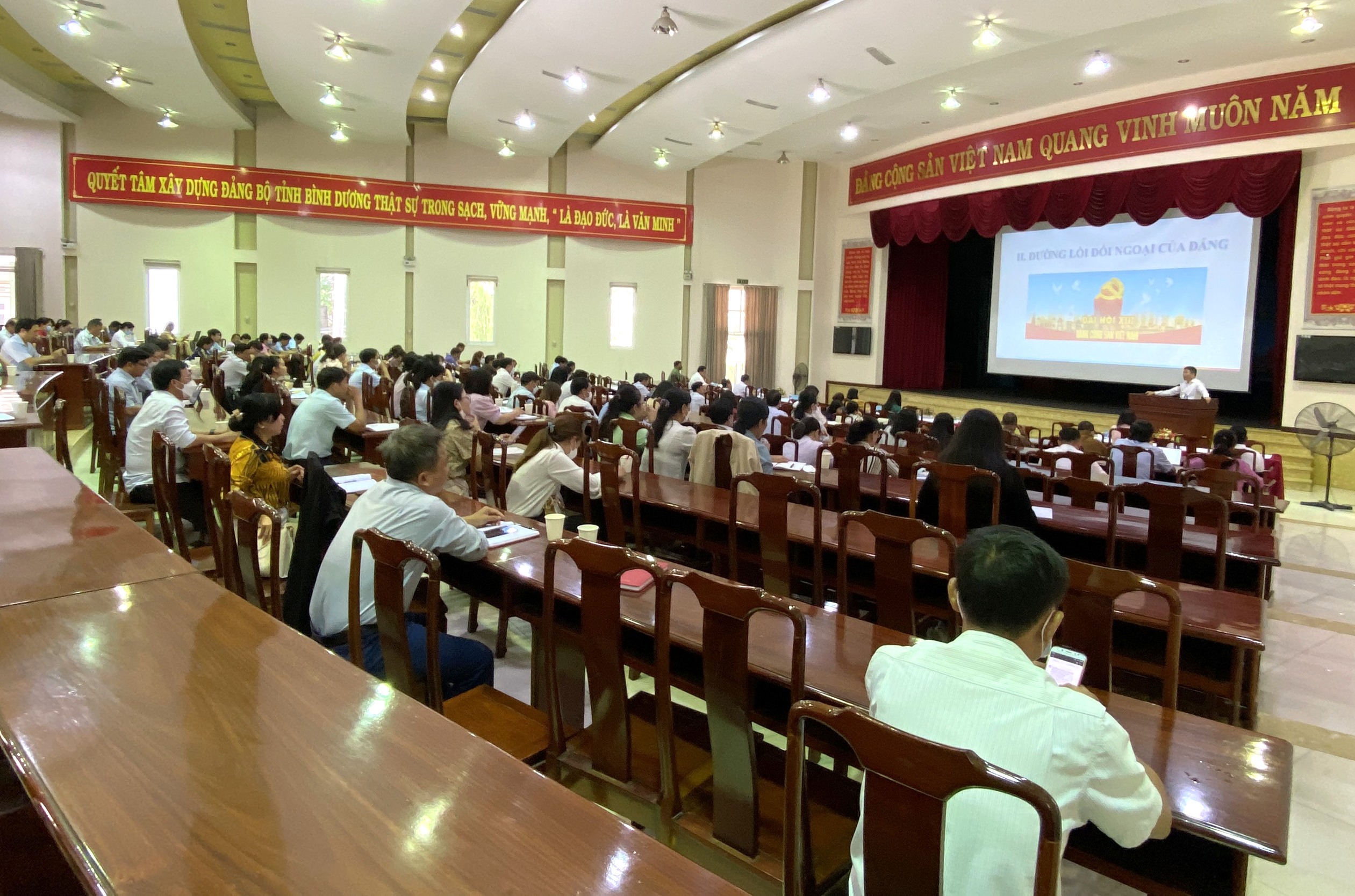 Bình Dương: Hội nghị Tập huấn công tác đối ngoại Nhân dân năm 2022
