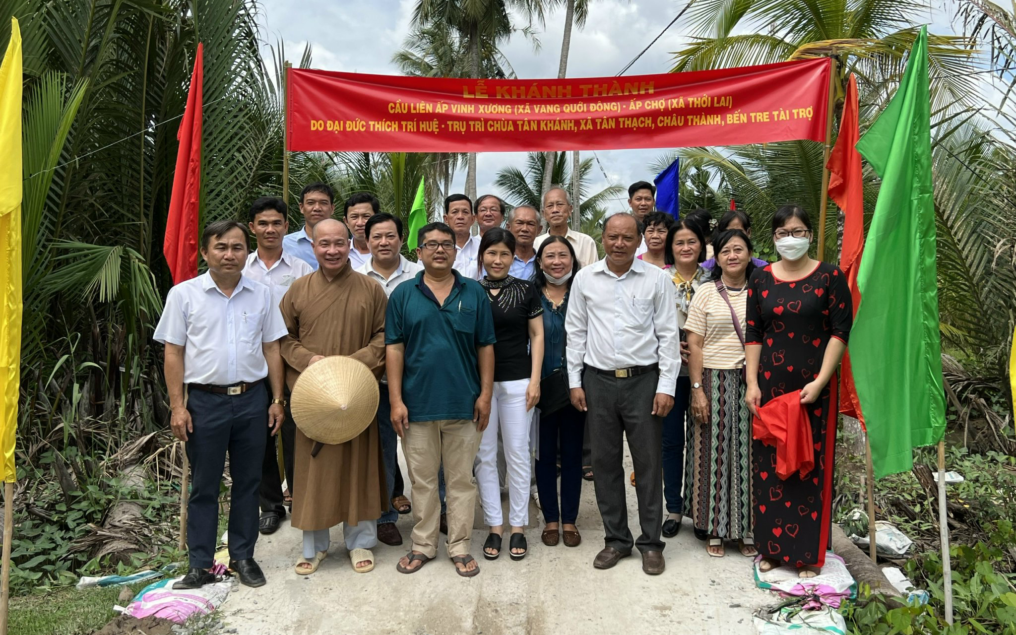 Bến Tre: Chùa Pháp Tạng (TP. HCM) bàn giao cầu giao thông nông thôn và nhà tình thương nhân mùa hiếu hạnh PL.2566