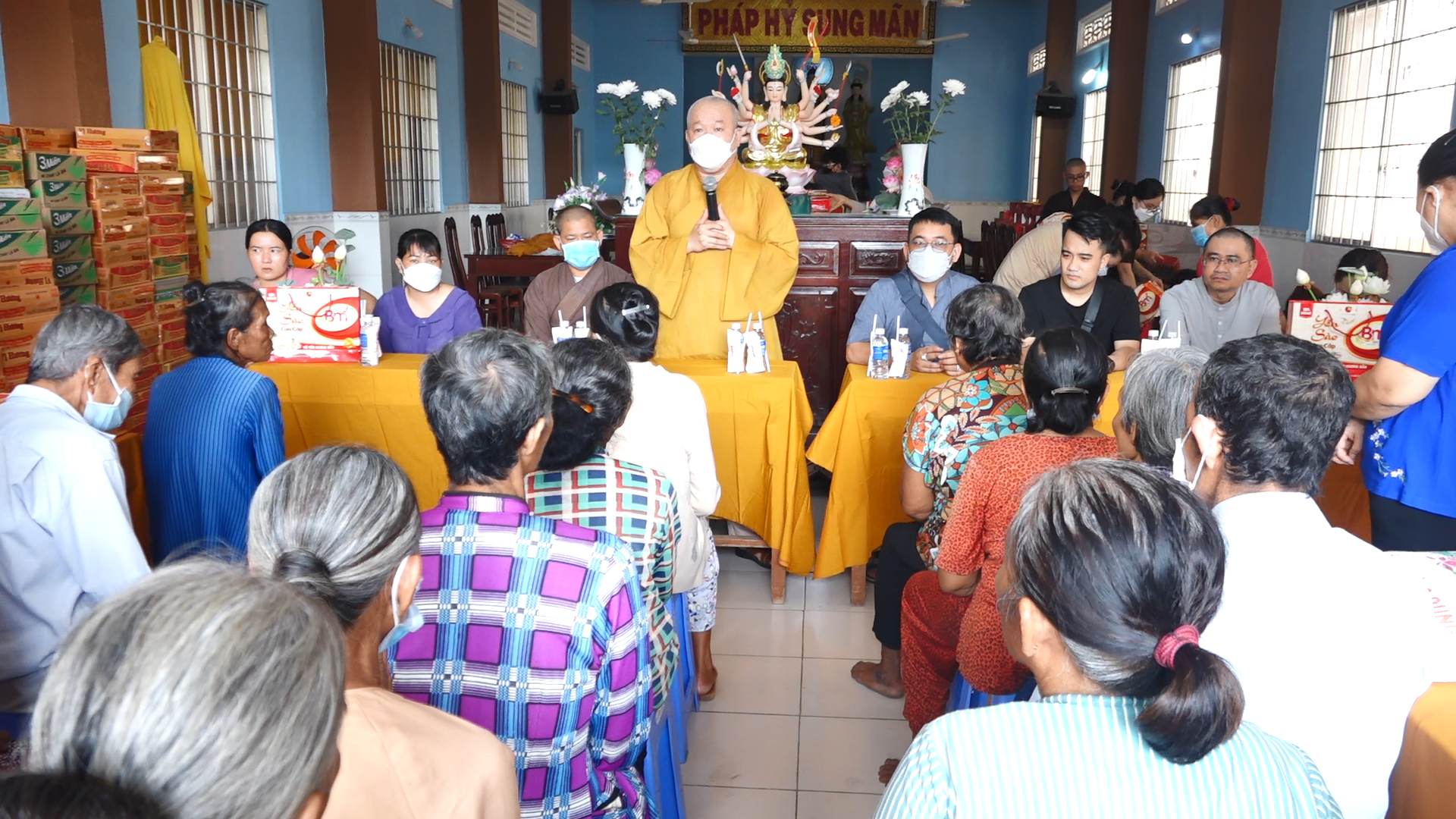 Trà Vinh: Chùa Phật Tâm phát 400 phần quà cho bà con có hoàn cảnh khó khăn nhân Đại lễ Vu lan báo hiếu PL. 2566.