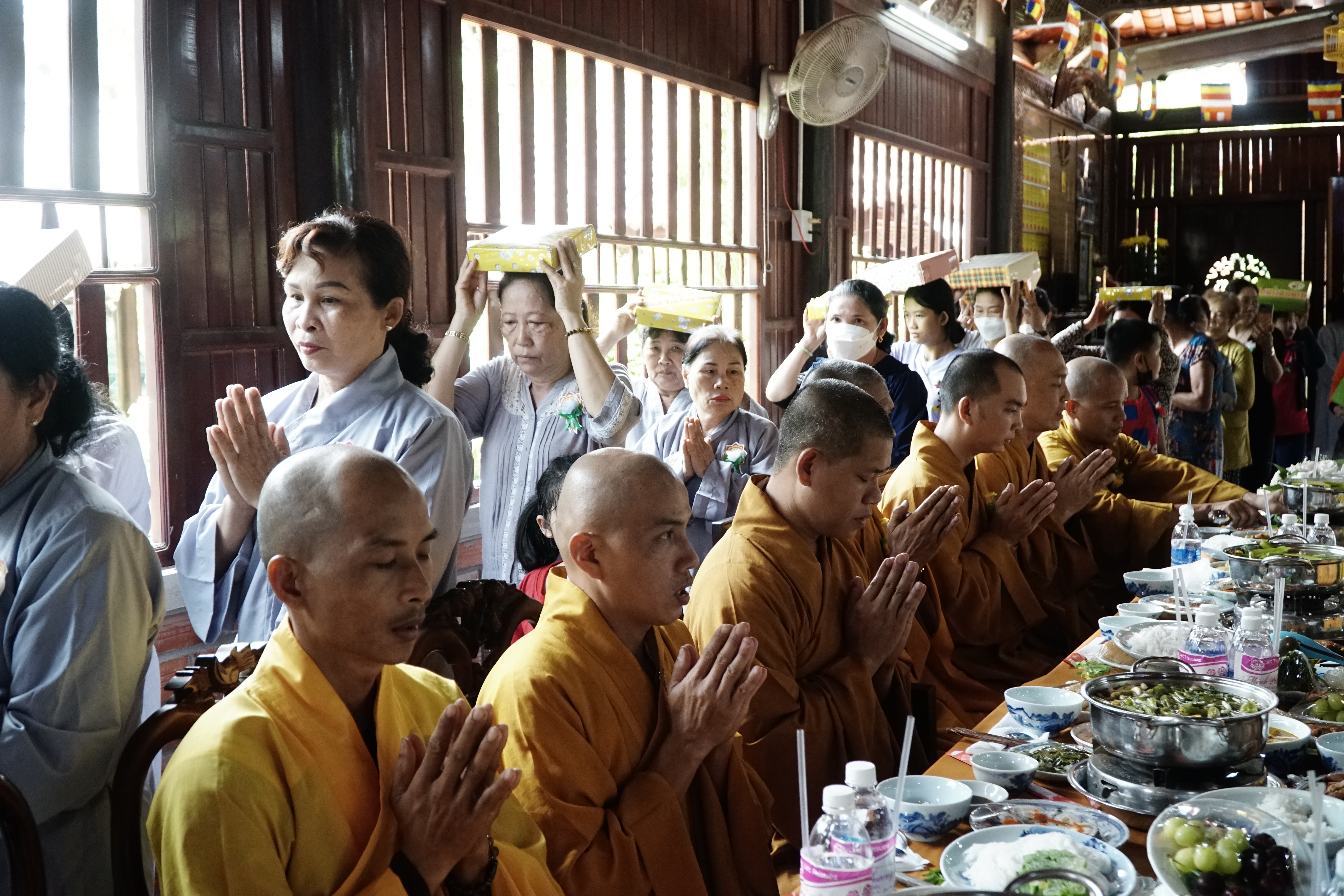 Trà Vinh: Chùa Khánh Thạnh trang nghiêm cử hành Đại lễ Vu lan Báo hiếu và phát quà cho bà con có hoàn cảnh khó khăn
