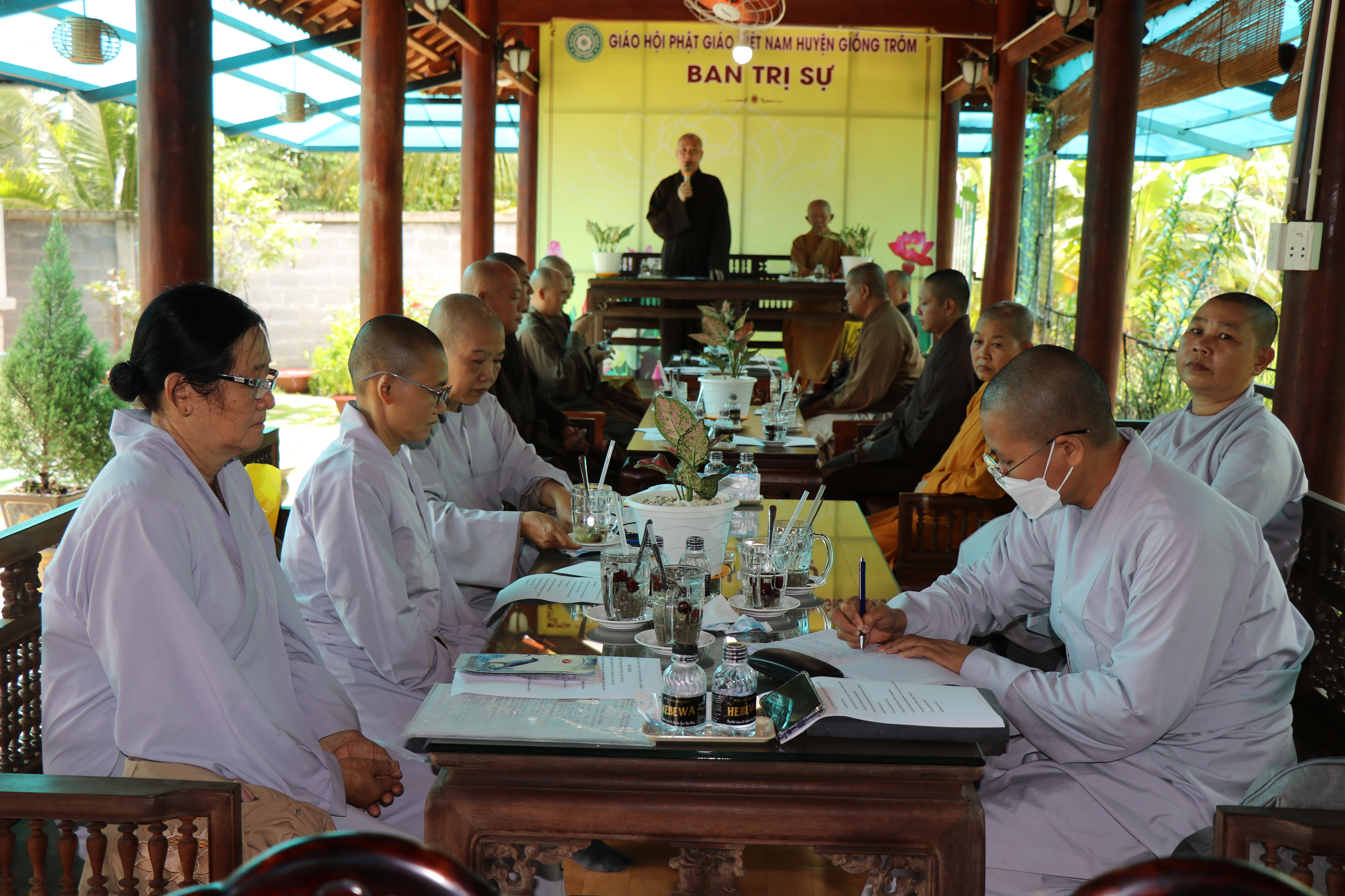 Bến Tre: Ban Trị Sự GHPGVN huyện Giồng Trôm họp tổng kết tháng 7 và triển khai Phật sự tháng 8