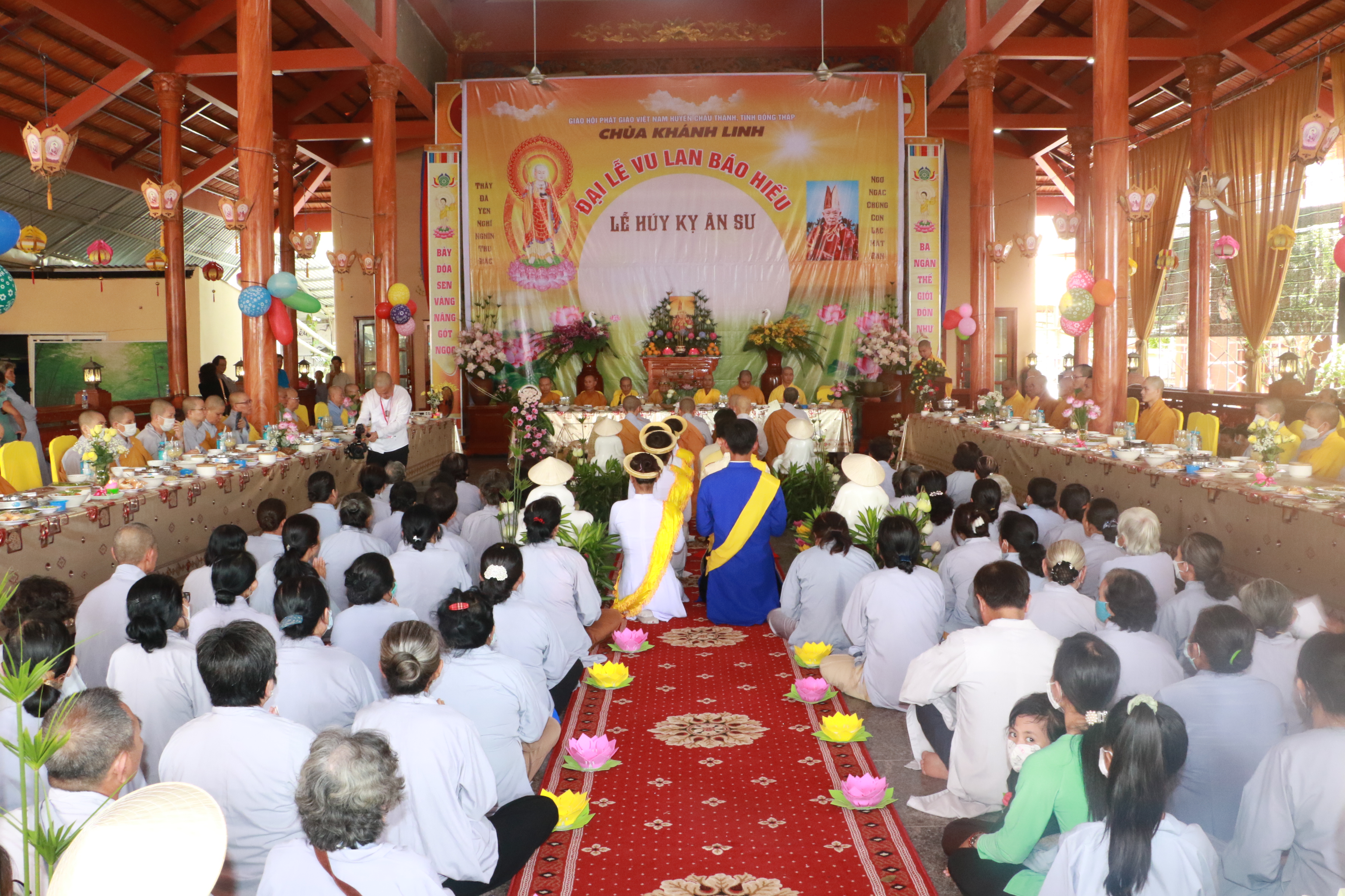 Đồng Tháp: Chùa Khánh Linh  tổ chức Tưởng niệm Ân sư và Bông hồng cài áo