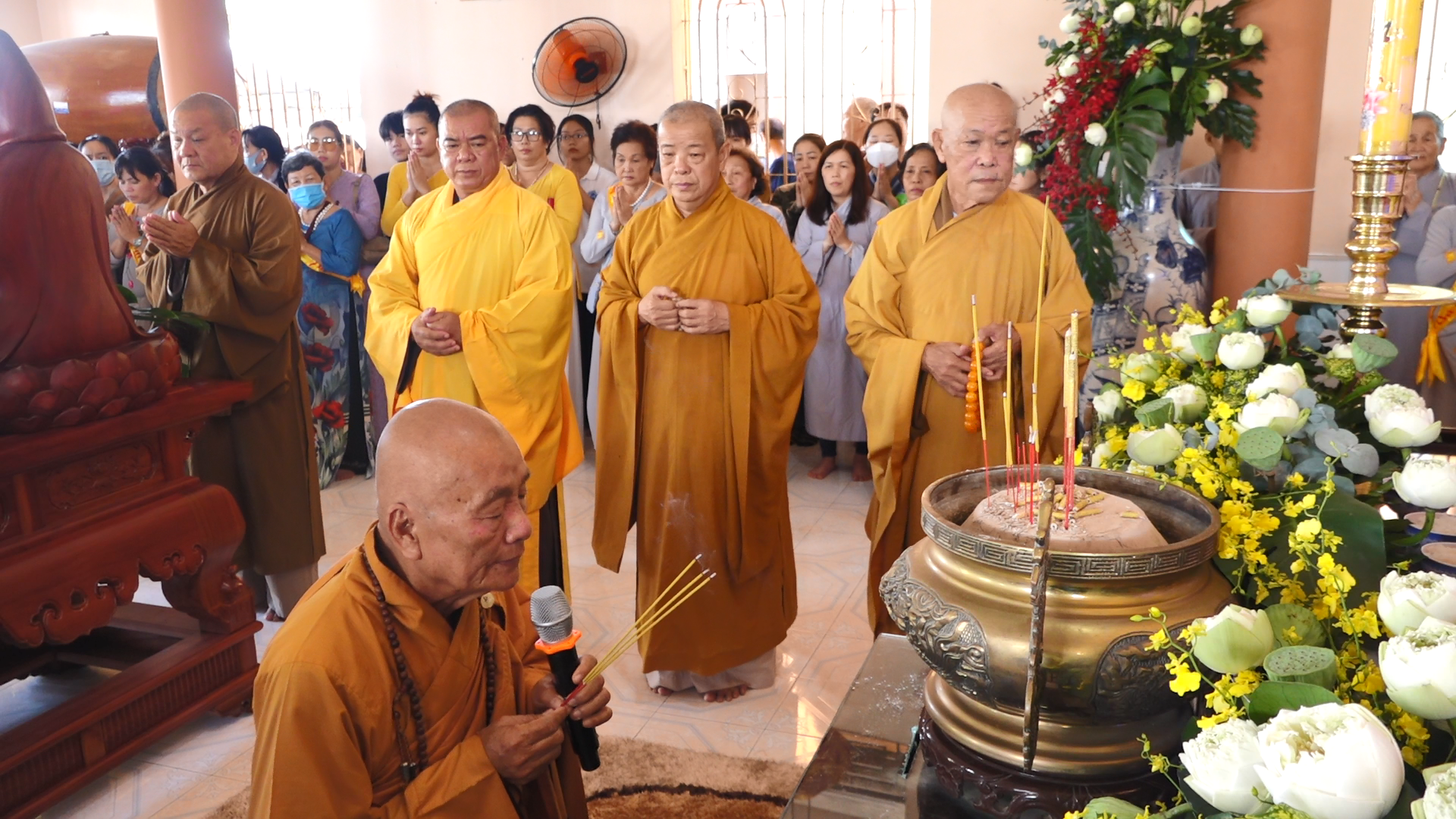 Trà Vinh: Pháp Hội Vu lan và dâng cúng pháp y tại chùa Long Bình