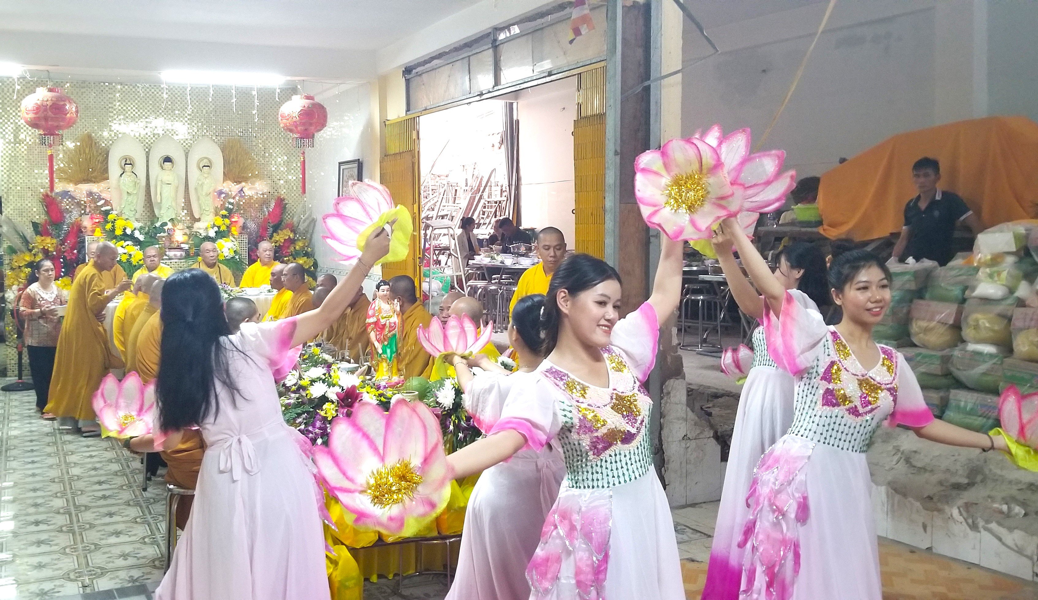 TP.HCM: Chùa Phổ Minh tổ chức Đại lễ Vu lan và trao quà đến bà con nghèo