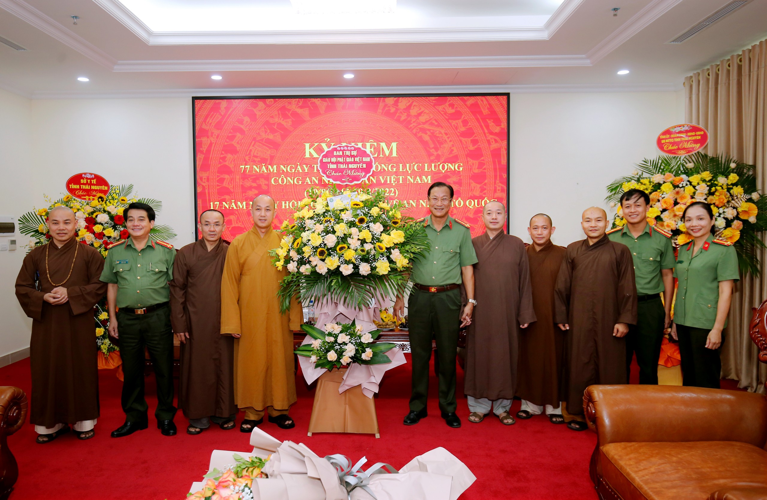 Thái Nguyên: Phật giáo tỉnh chúc mừng kỉ niệm 77 năm ngày thành lập Công An Nhân Dân
