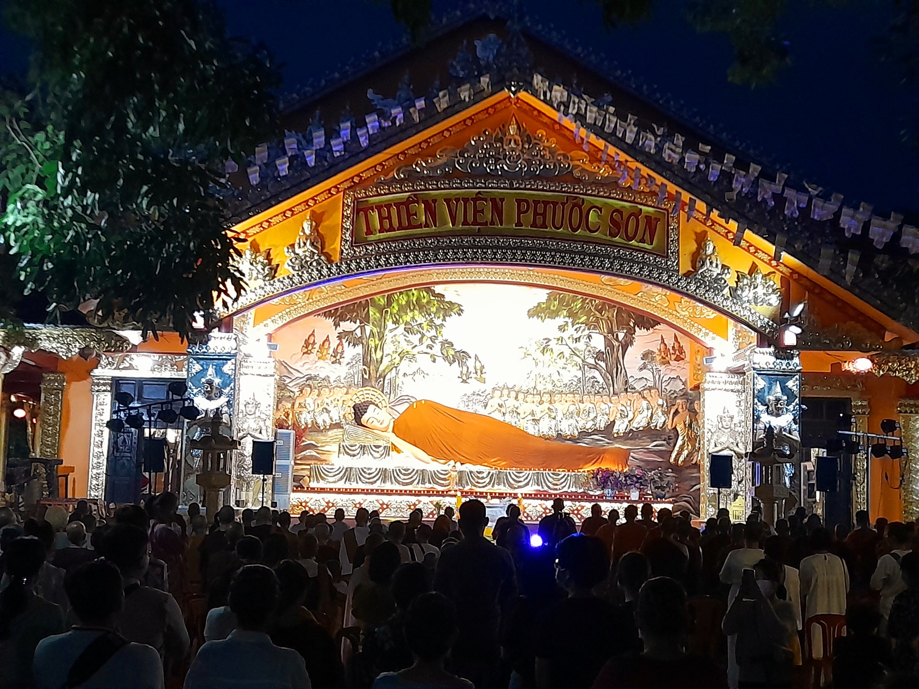 Đồng Nai: Đêm hội cúng đèn rằm Vu Lan tại Thiền viện Phước Sơn