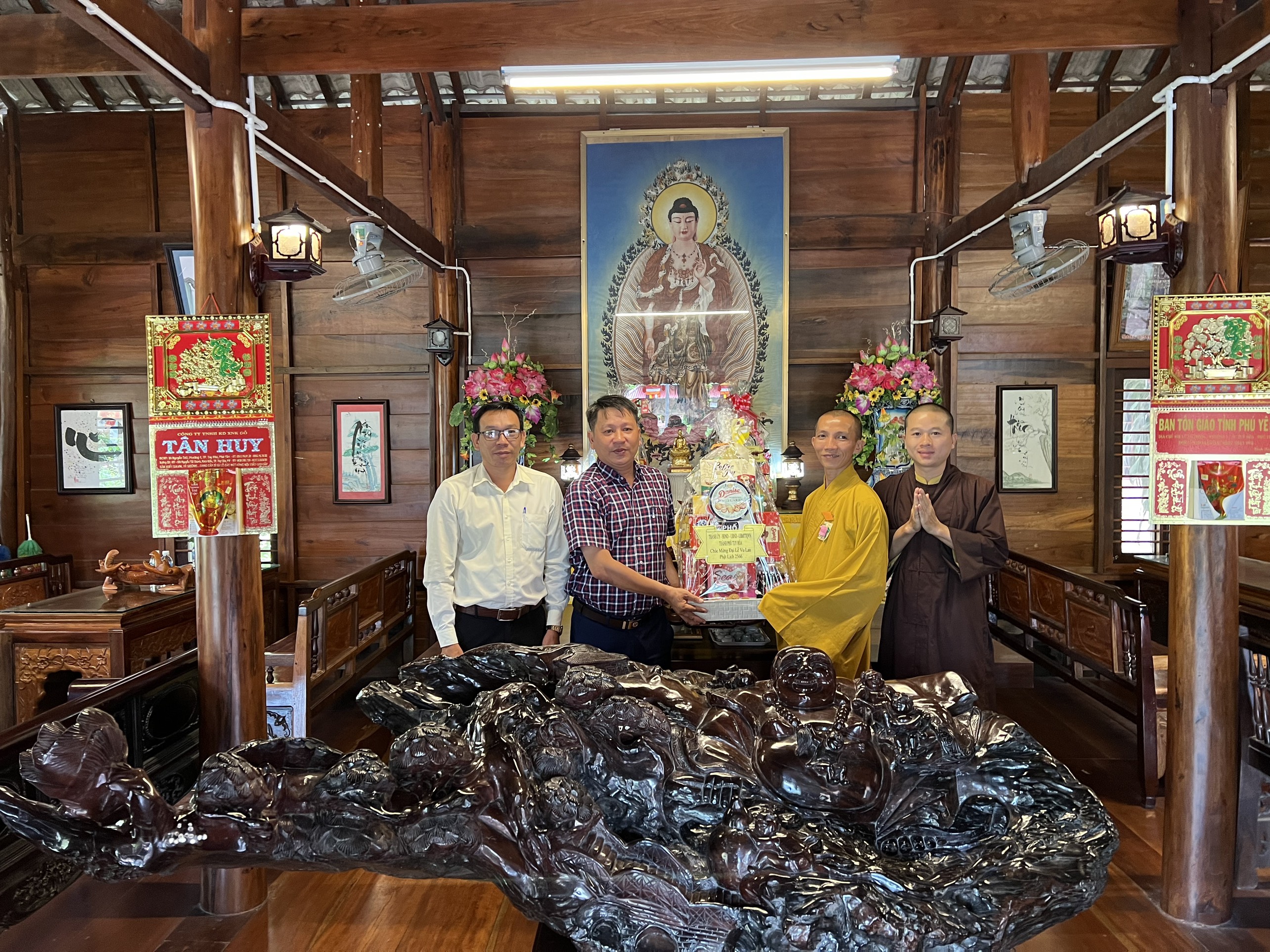 Phú Yên: Lãnh đạo TP. Tuy Hòa chúc mừng Tổ đình Bảo Lâm nhân mùa Vu lan Báo hiếu PL.2566