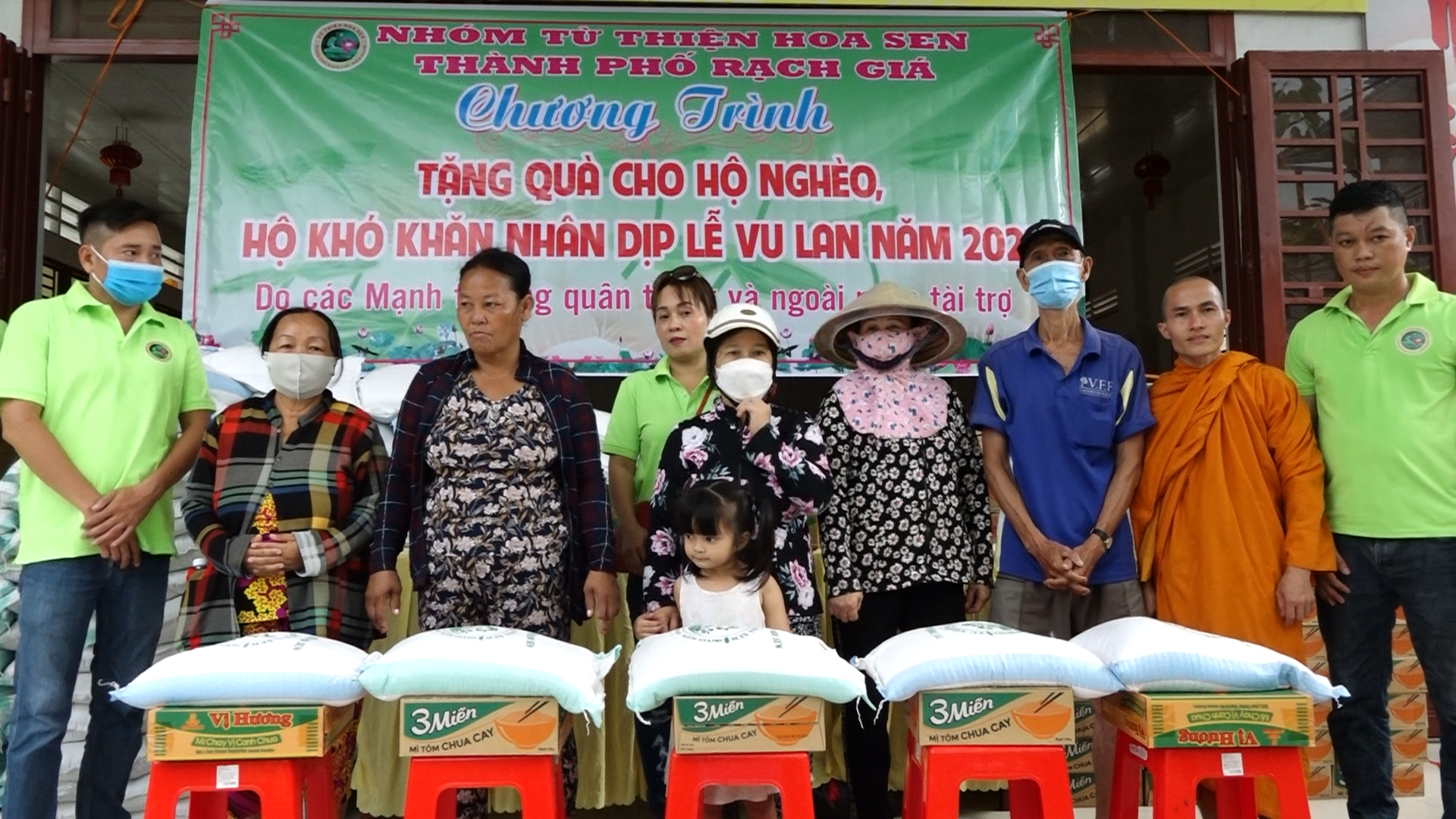 Kiên Giang: Tịnh xá Ngọc Sơn cùng nhóm từ thiện Hoa Sen trao quà từ thiện