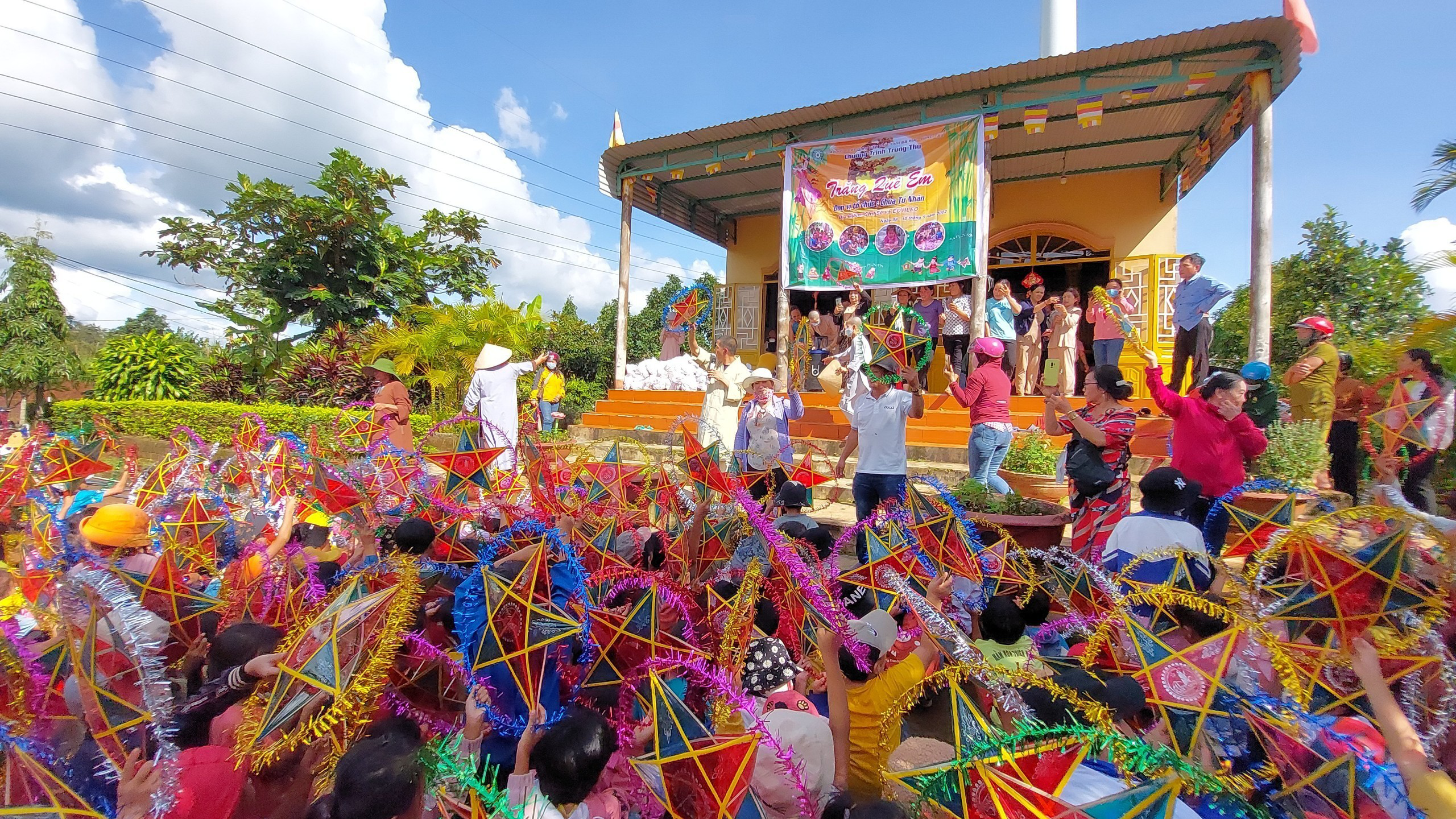 BR-VT: Chùa Từ Nhãn tổ chức chương trình trung thu “Trăng quê em” mang ấm áp cho các em nhỏ vùng cao