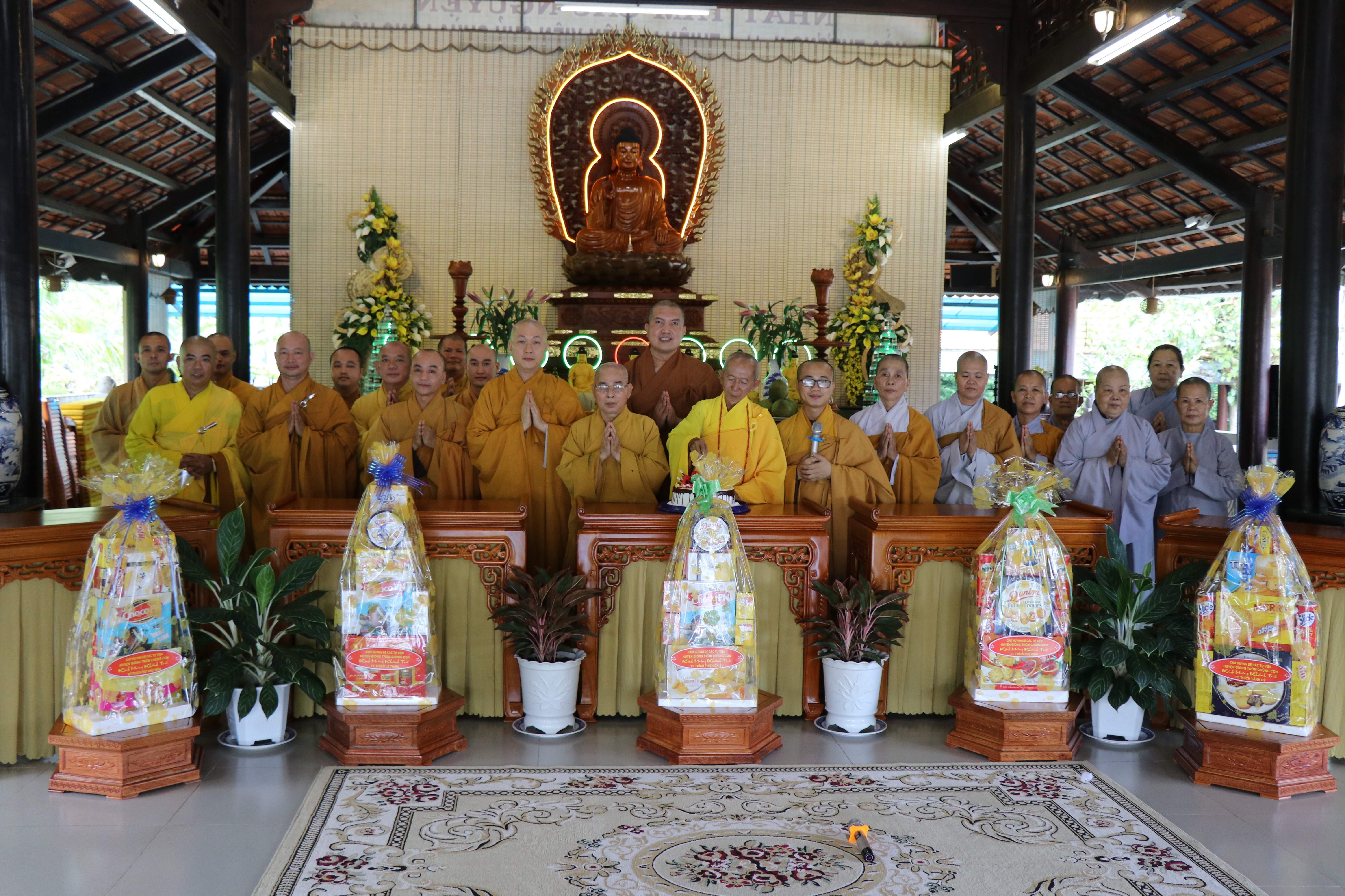 Bến Tre: Ban Trị Sự GHPGVN huyện Giồng Trôm họp tổng kết quý III và khánh tuế chư tôn thiền đức trong huyện