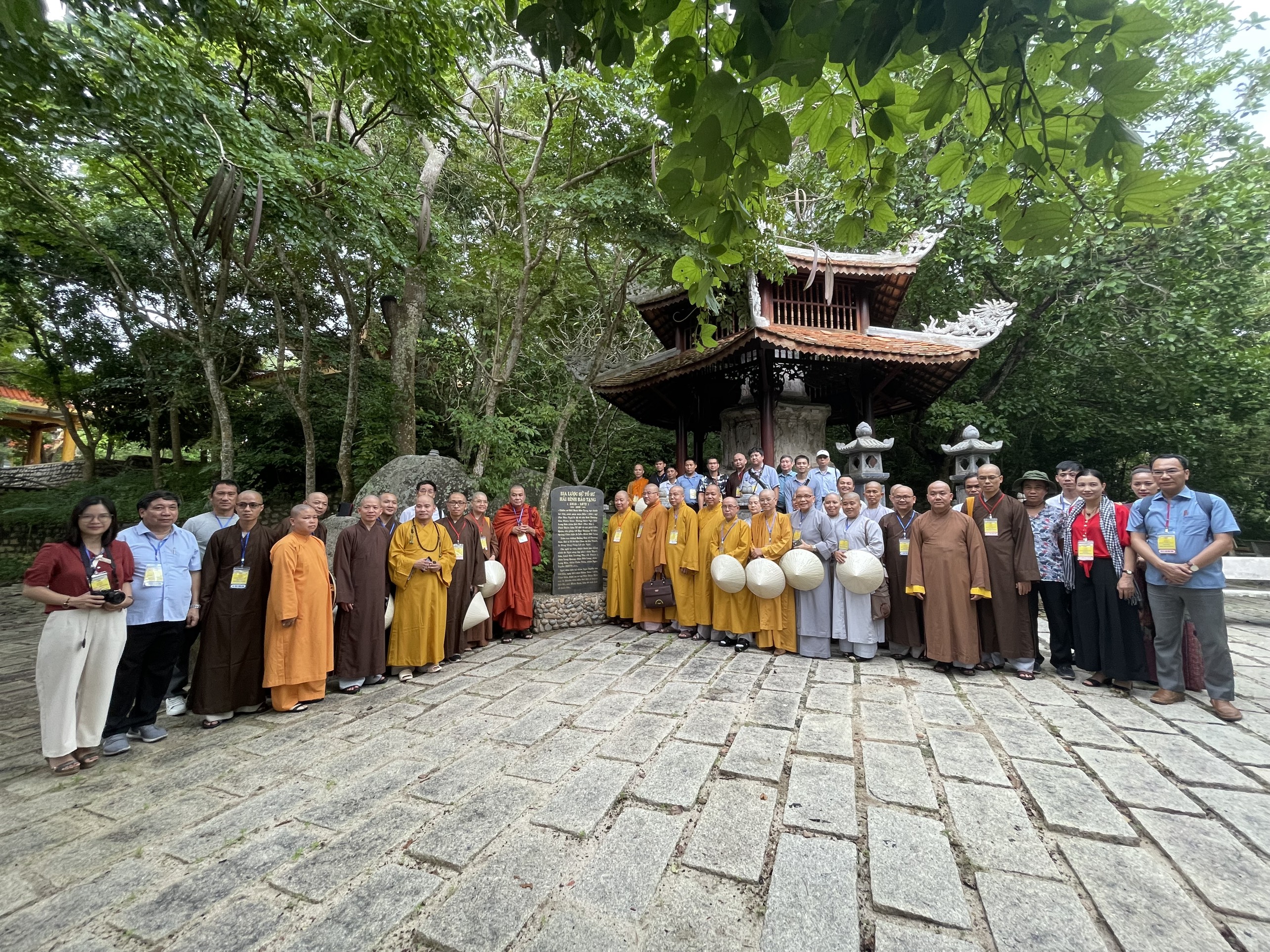 Bảo tháp Thiền sư Đất việt - Hải Bình Bảo Tạng