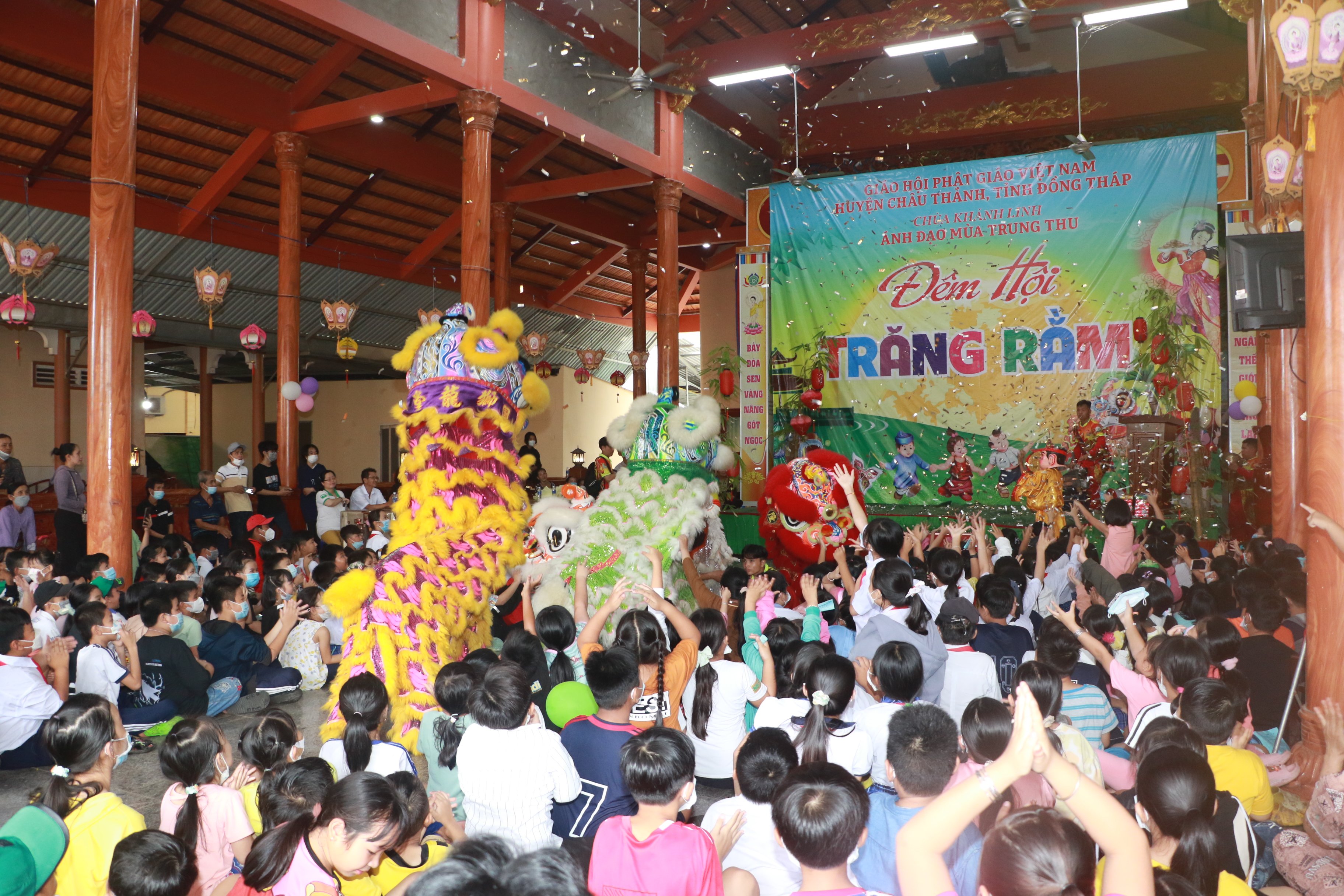 Đồng Tháp: Chùa Khánh Linh tổ chức “Đêm hội Trăng rằm” cho các em thiếu nhi