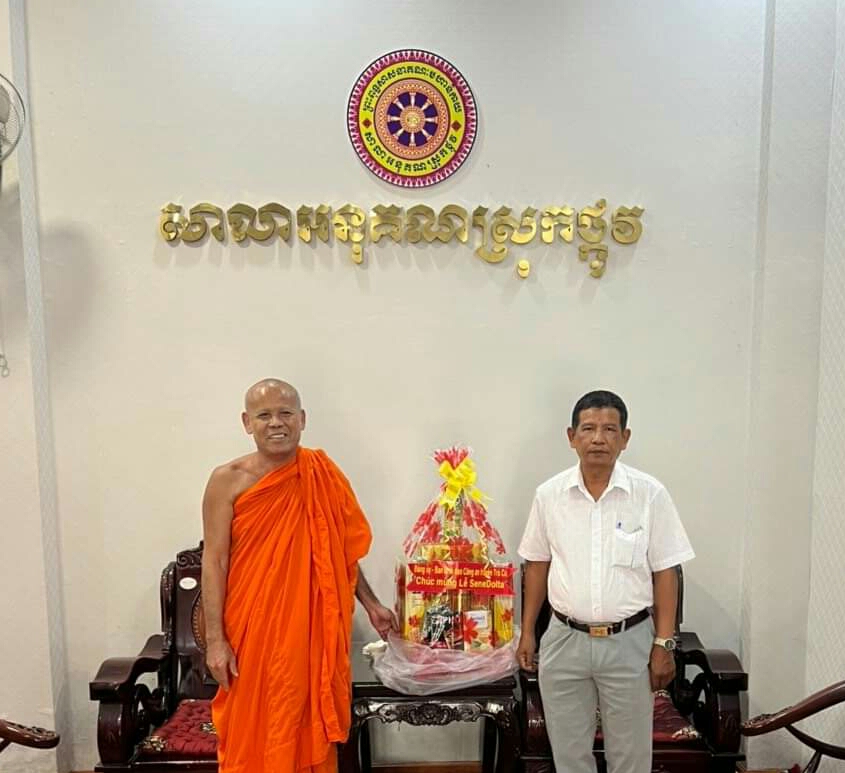 Trà Vinh: Lãnh đạo Công an Huyện Trà Cú thăm, tặng quà nhân dịp lễ Sêne Đôlta