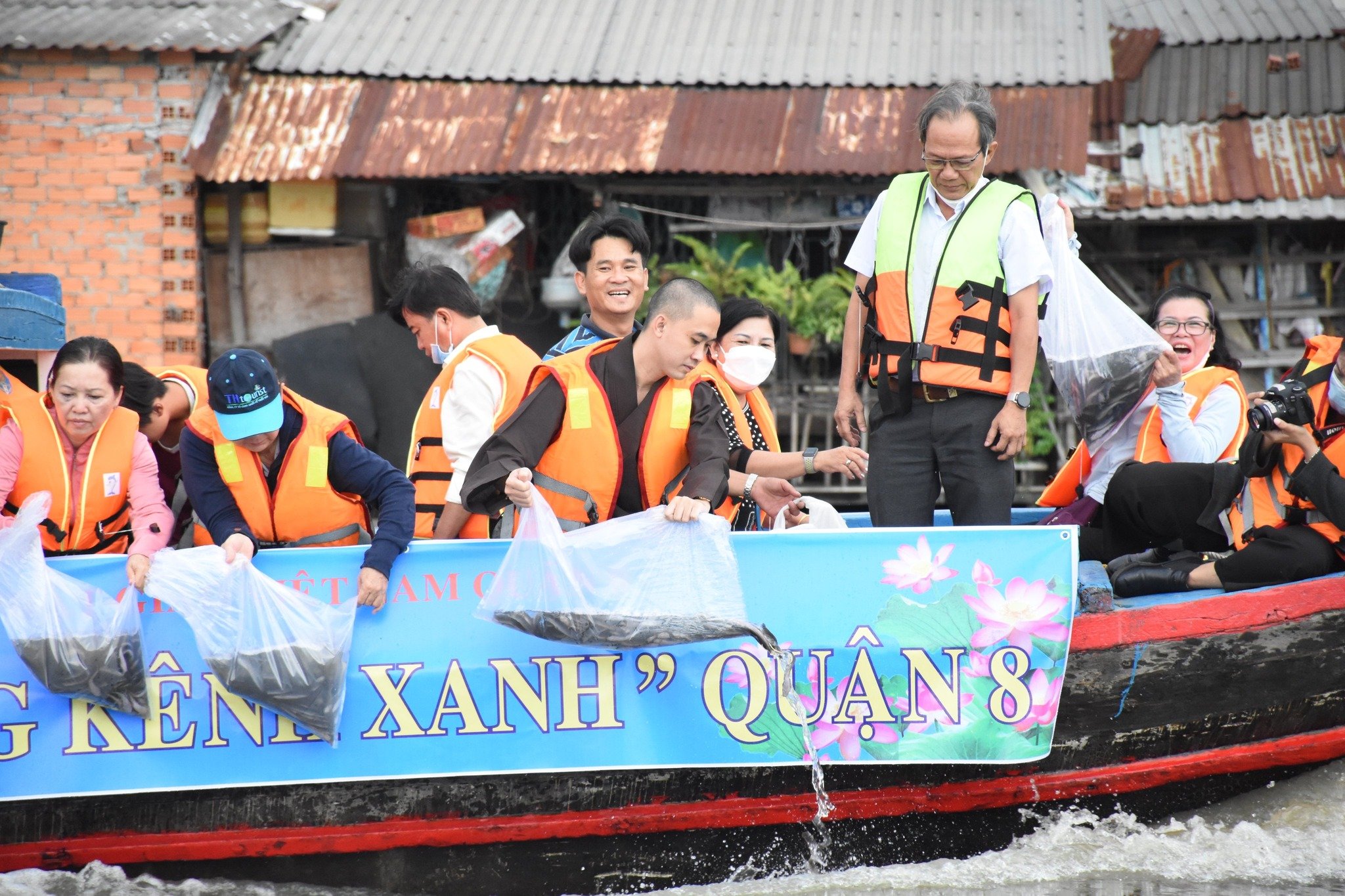 TP.HCM: Phật giáo quận 8 tổ chức ngày hội “Vì dòng kênh xanh” lần thứ 12 năm 2022