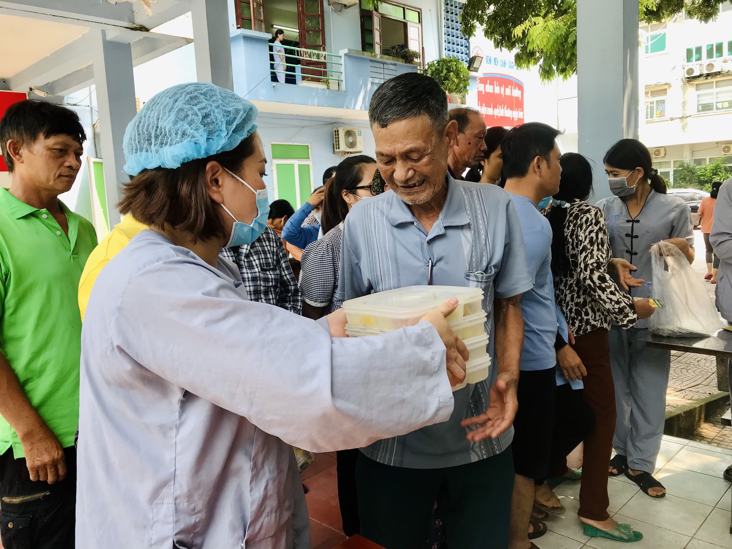 Thanh Hoá: Trao tặng 400 phần cơm chay sau khóa tu một ngày an lạc tại chùa Đống Cao