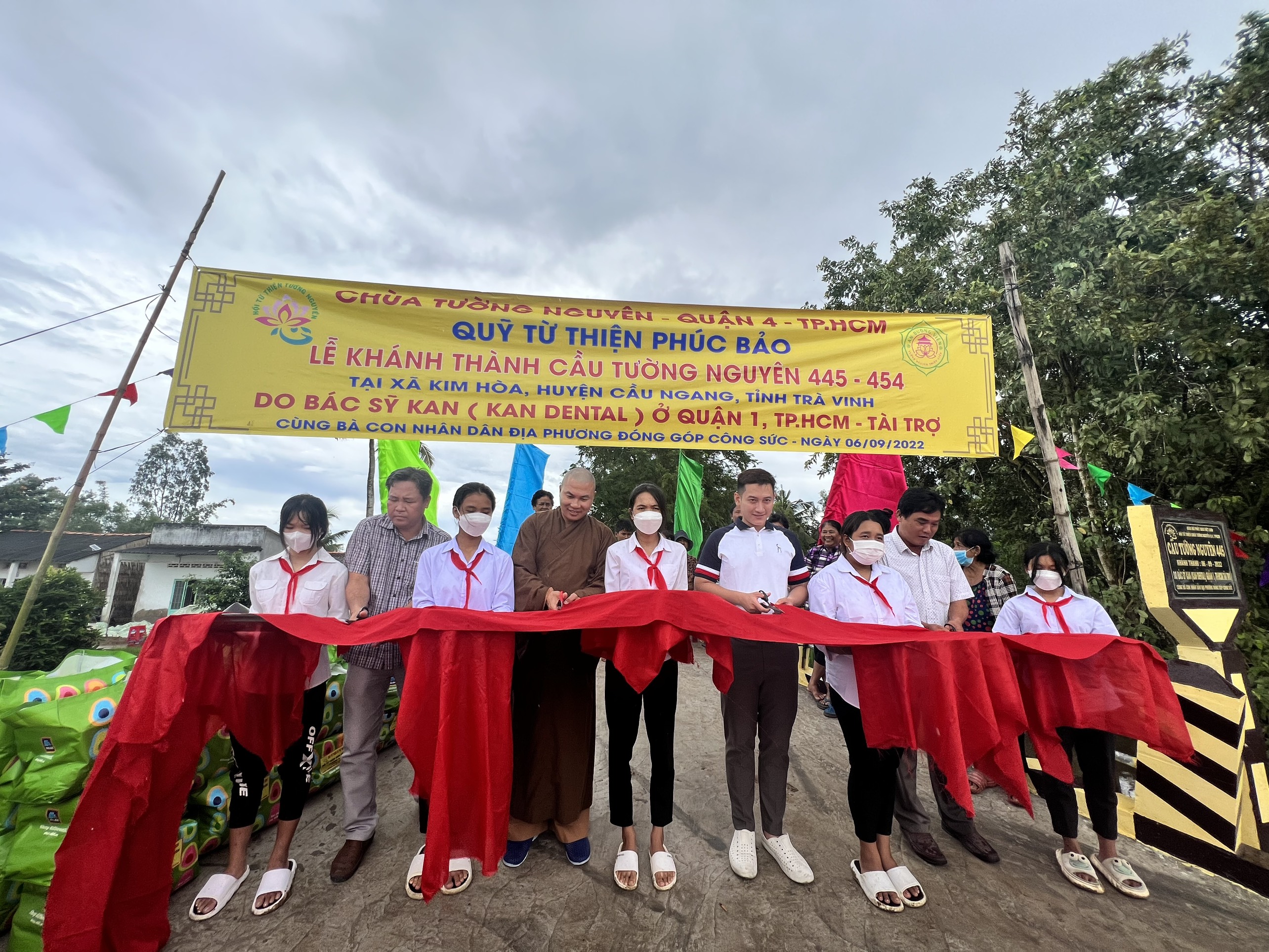 Trà Vinh: Hội Từ thiện chùa Tường Nguyên (Quận 4) khánh thành cầu giao thông nông thôn số 445 & 454