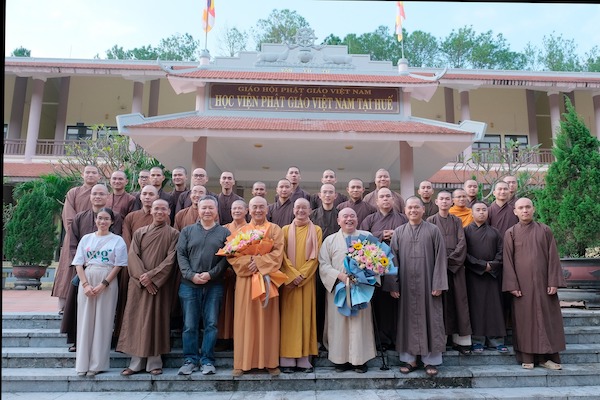 TT Huế: Đoàn Học viện Phật giáo Tam Tạng Đài Loan (Trung Quốc) thăm Học viện PGVN tại Huế