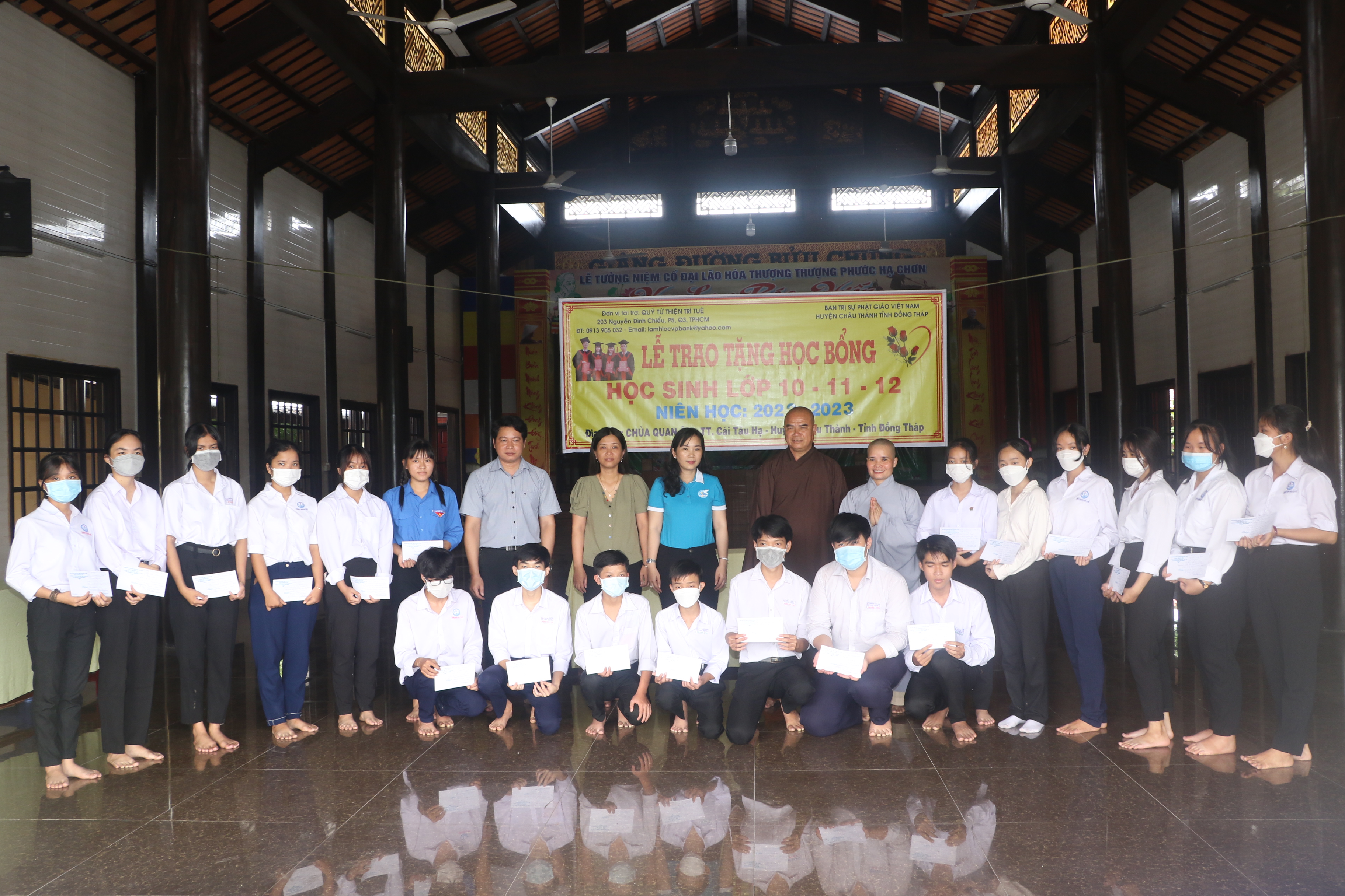 Đồng Tháp: Ban Trị sự Phật giáo huyện Châu Thành trao học bổng đến các em học sinh