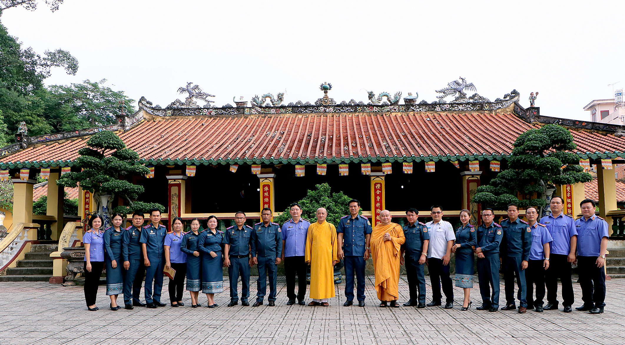 Đoàn Viện Kiểm soát Nhân dân Lào, tỉnh Chăm-pa-sắc thăm Ban Trị sự Phật giáo tỉnh Bình Dương