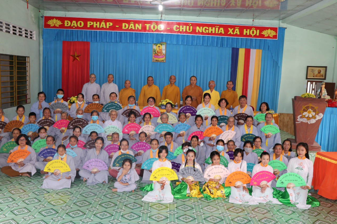 Bến Tre: Ban Hướng dẫn Phật tử GHPGVN tỉnh Bến Tre thăm hai đạo tràng huyện Mỏ Cày Bắc