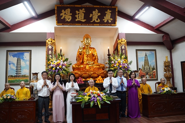 Hà Nội: Trang nghiêm lễ hằng thuận tại chùa Bằng