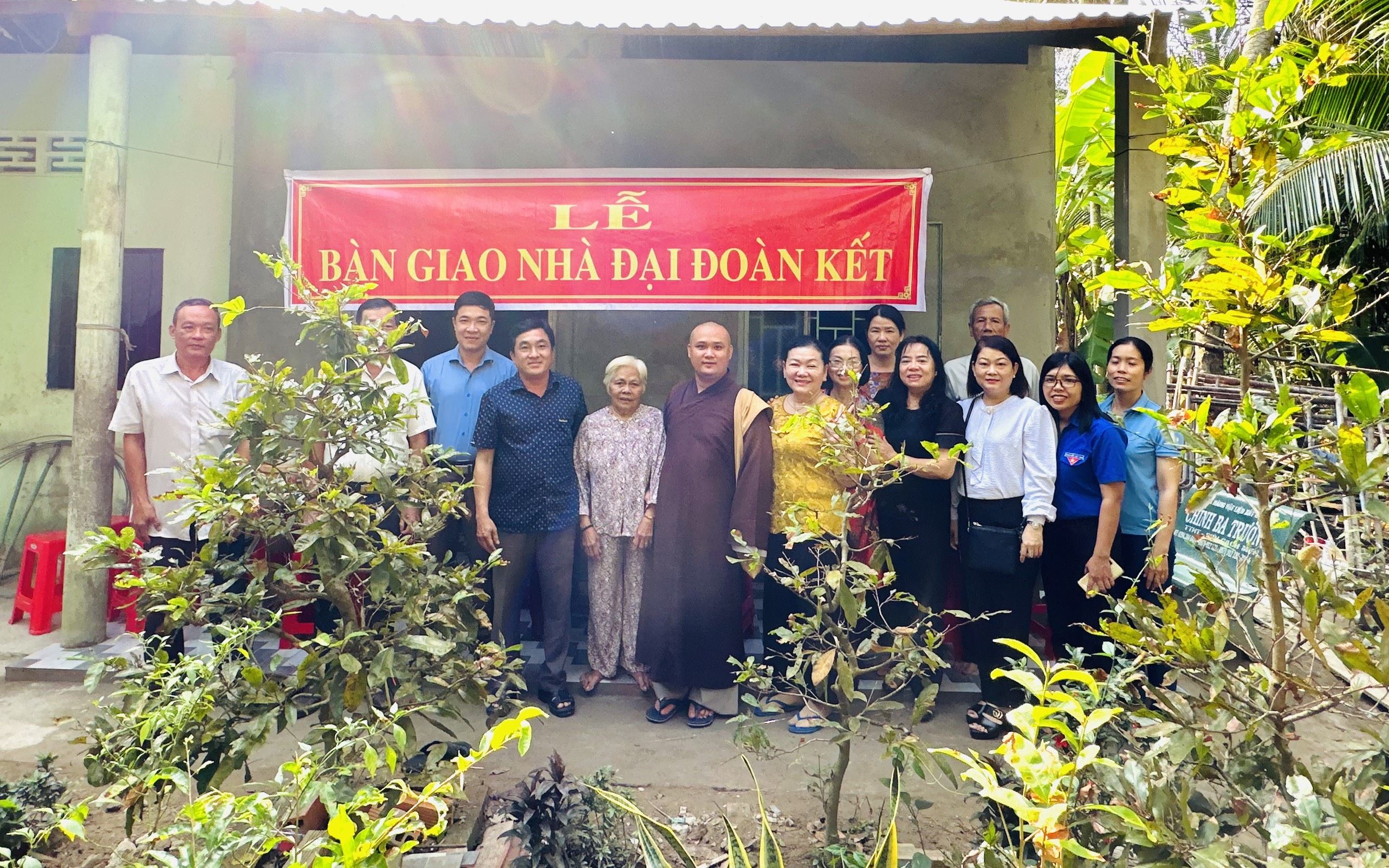 Trà Vinh: Chùa Long Phước trao tặng nhà Đại đoàn kết