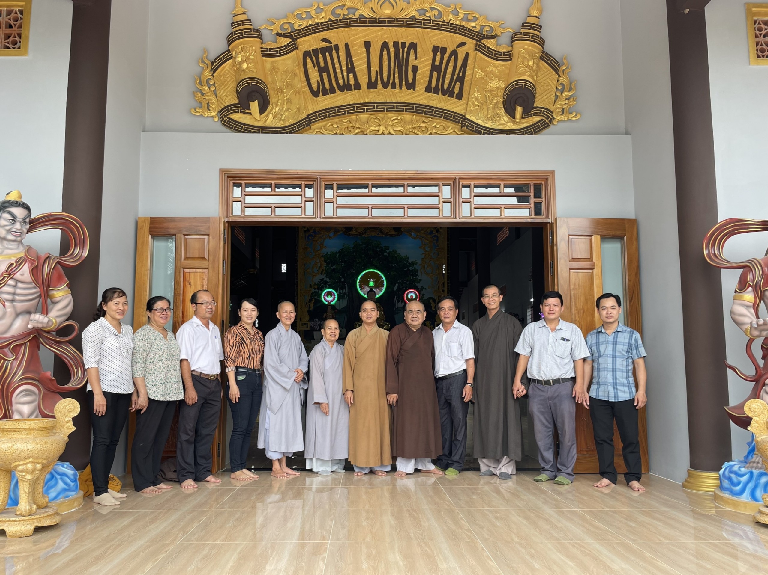 Bến Tre: BTS GHPGVN huyện Mỏ Cày Bắc chính thức trao quyết định di dời cơ sở chùa Long Hoá về địa chỉ mới